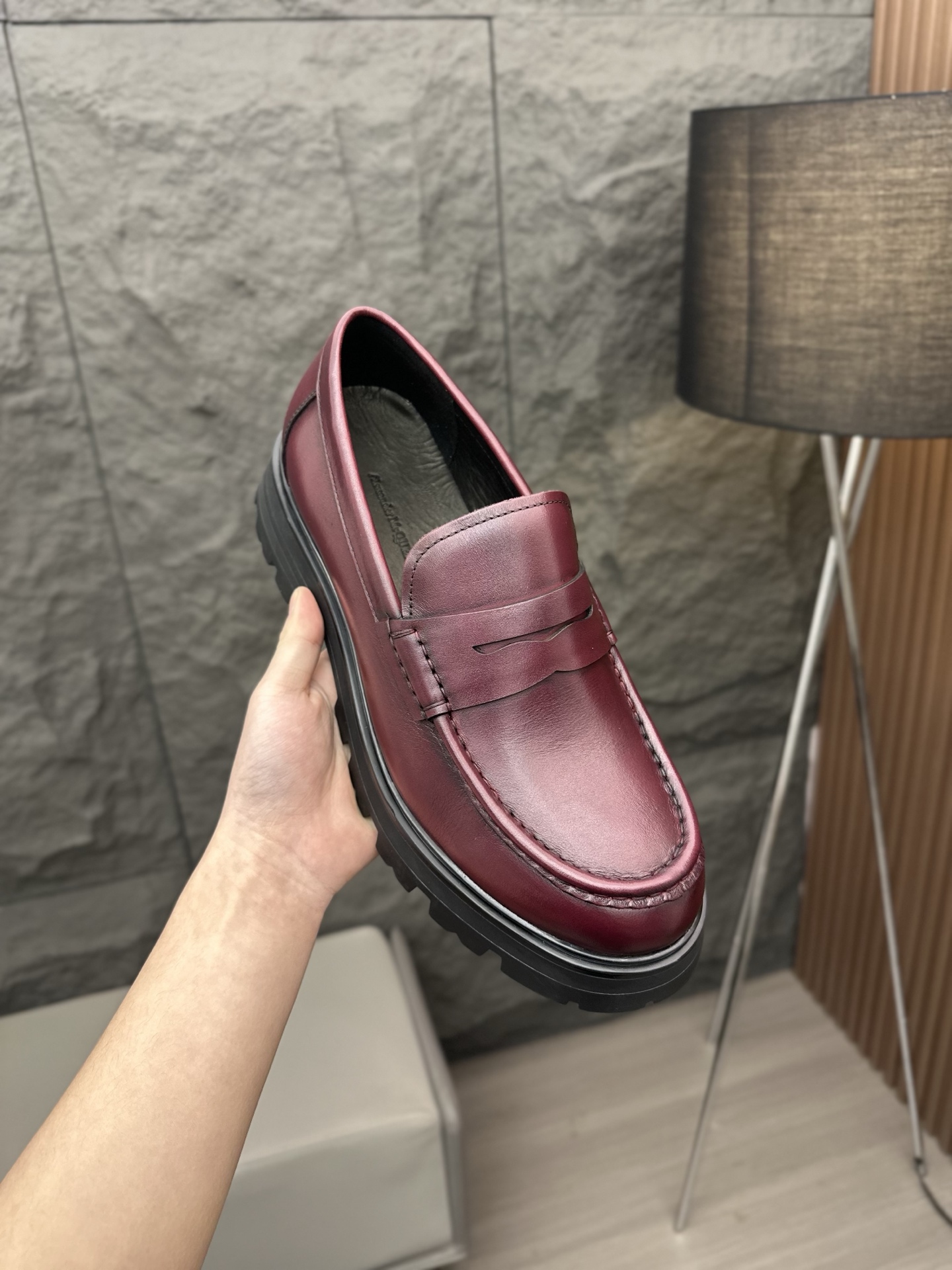 - Nuevo - MQ McQueen 2025 nuevos zapatos derby de cuero para hombre, compró la réplica exacta origin