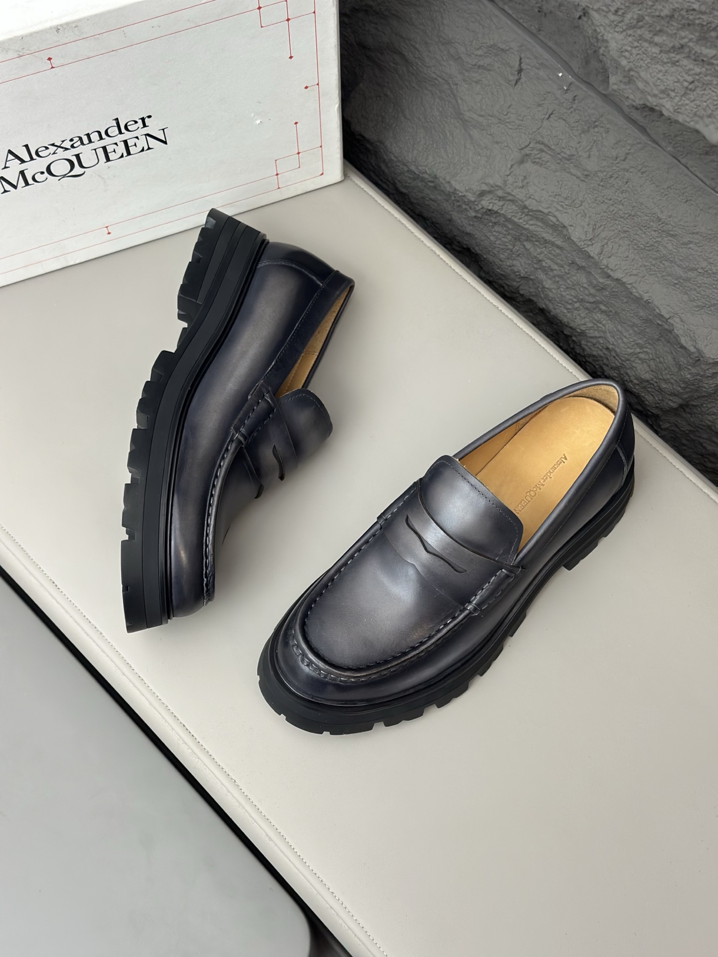 - Nuevo - MQ McQueen 2025 nuevos zapatos derby de cuero para hombre, compró la réplica exacta origin