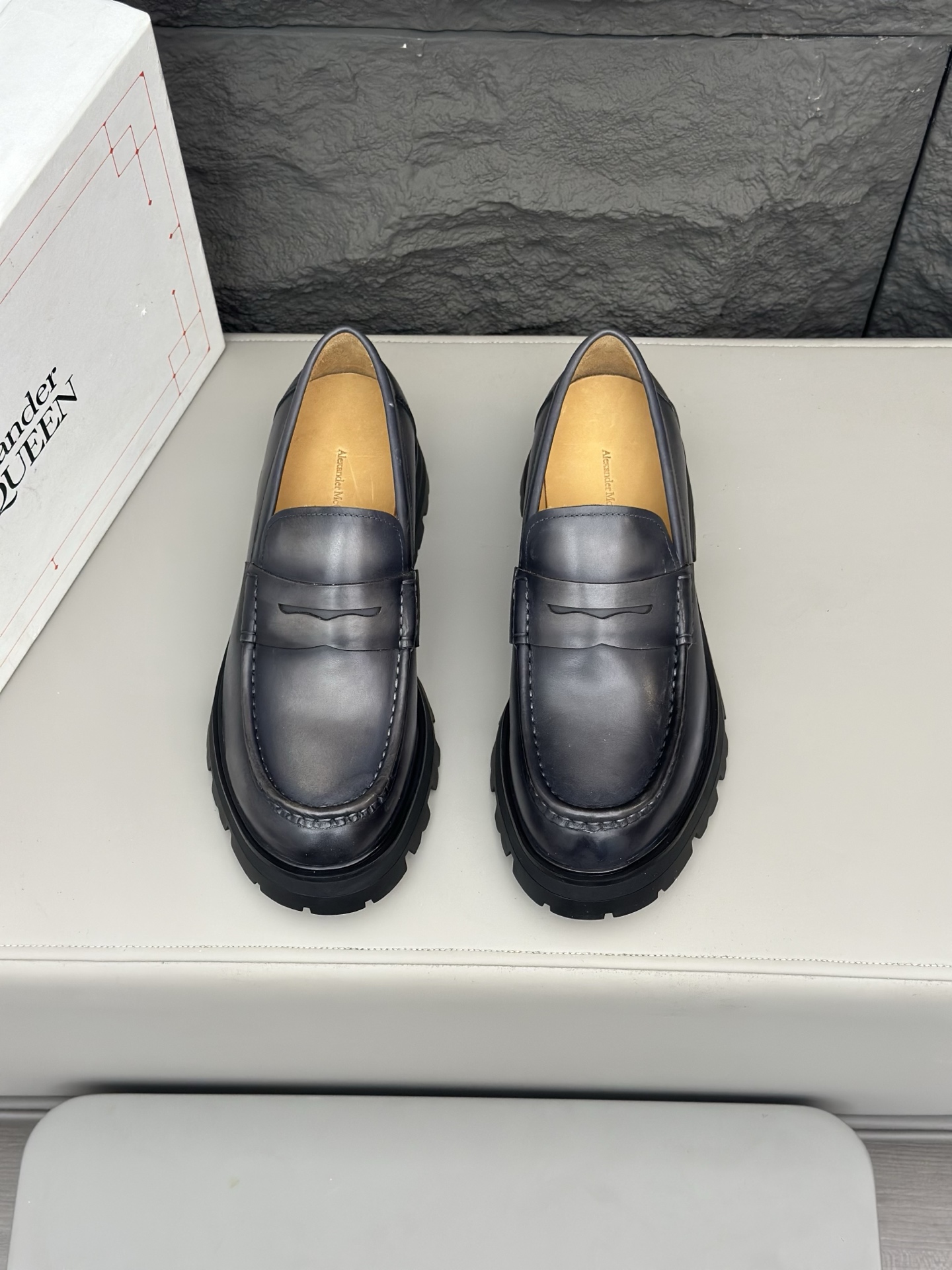- Nuevo - MQ McQueen 2025 nuevos zapatos derby de cuero para hombre, compró la réplica exacta origin