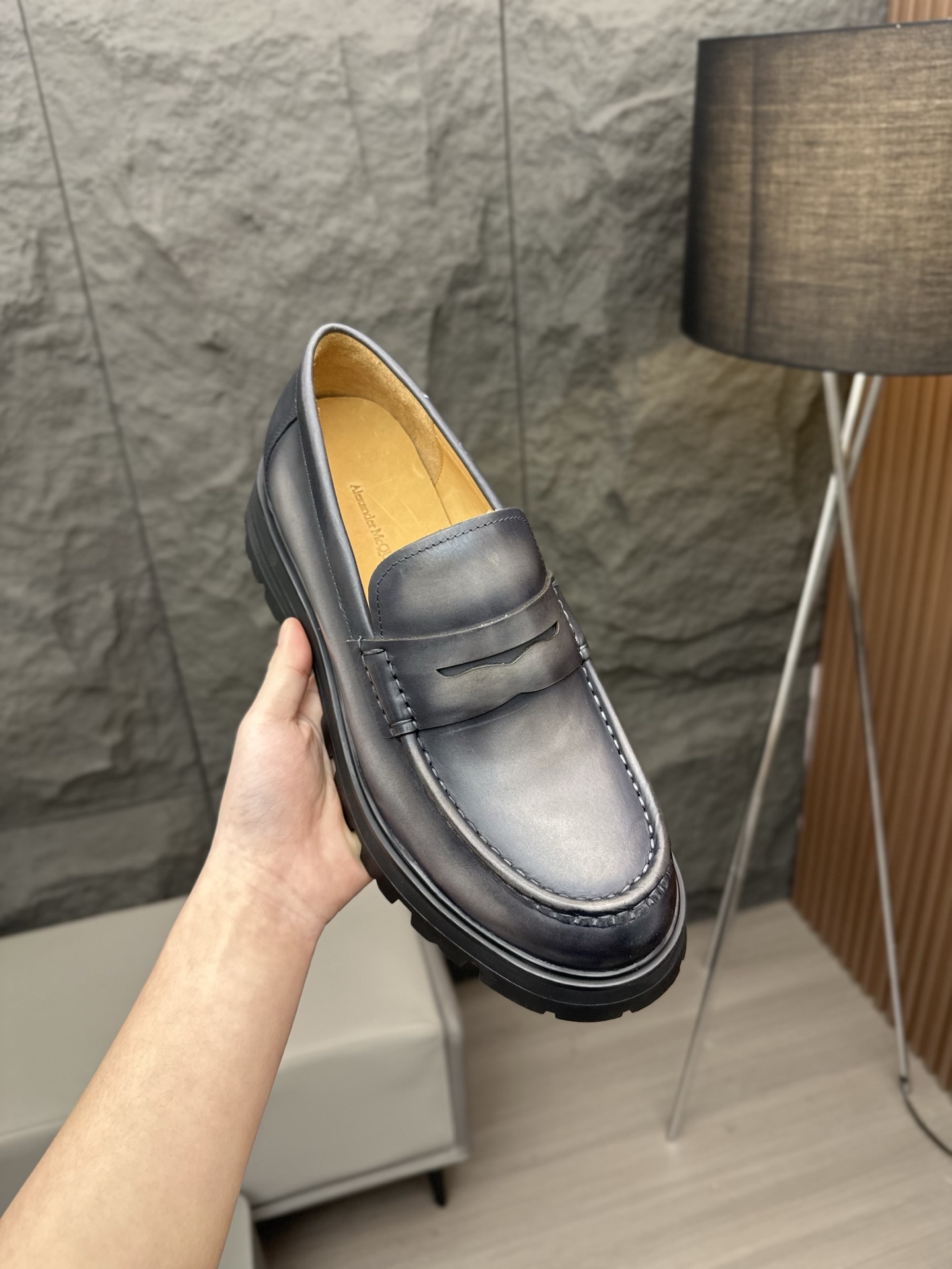 - Nuevo - MQ McQueen 2025 nuevos zapatos derby de cuero para hombre, compró la réplica exacta origin