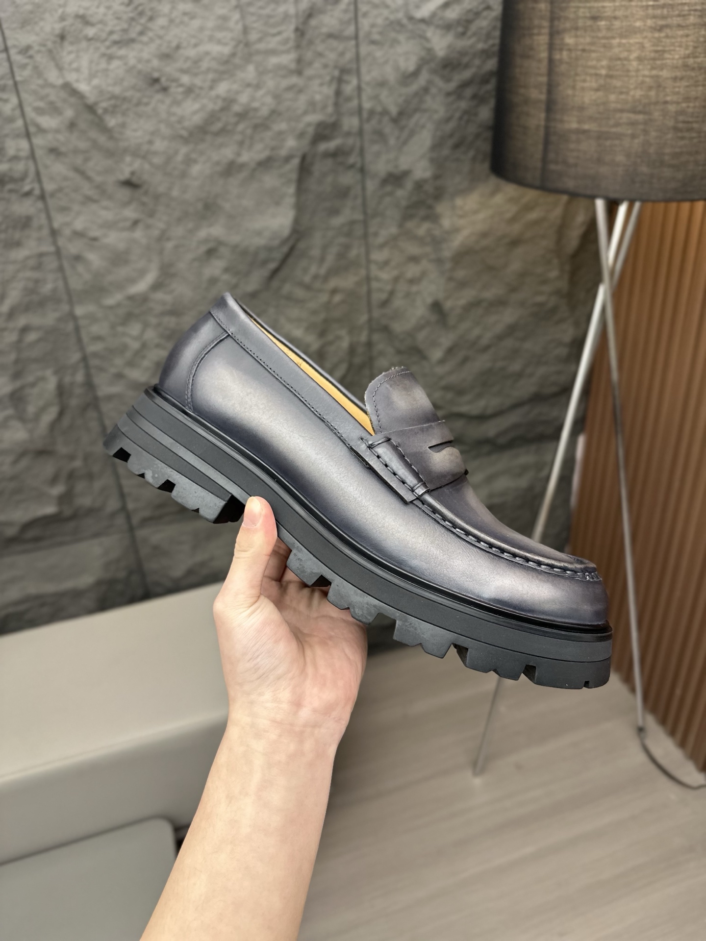 - Nuevo - MQ McQueen 2025 nuevos zapatos derby de cuero para hombre, compró la réplica exacta origin
