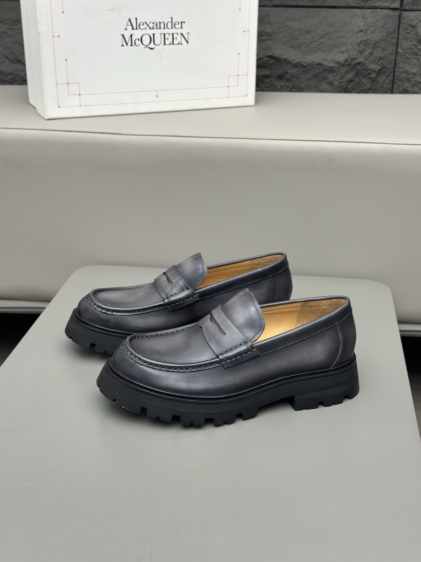 - Nuevo - MQ McQueen 2025 nuevos zapatos derby de cuero para hombre, compró la réplica exacta origin