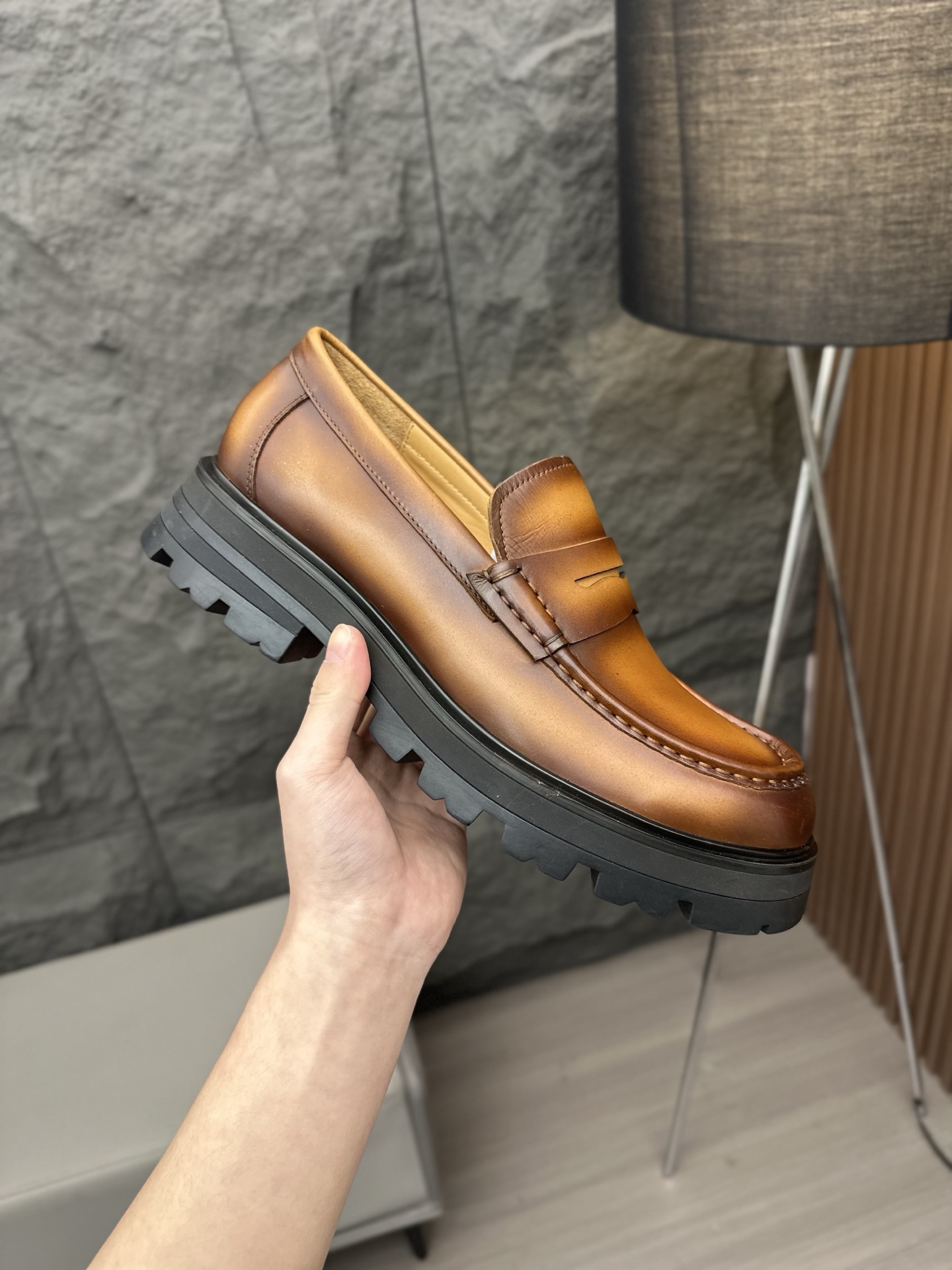 - Nuevo - MQ McQueen 2025 nuevos zapatos derby de cuero para hombre, compró la réplica exacta origin