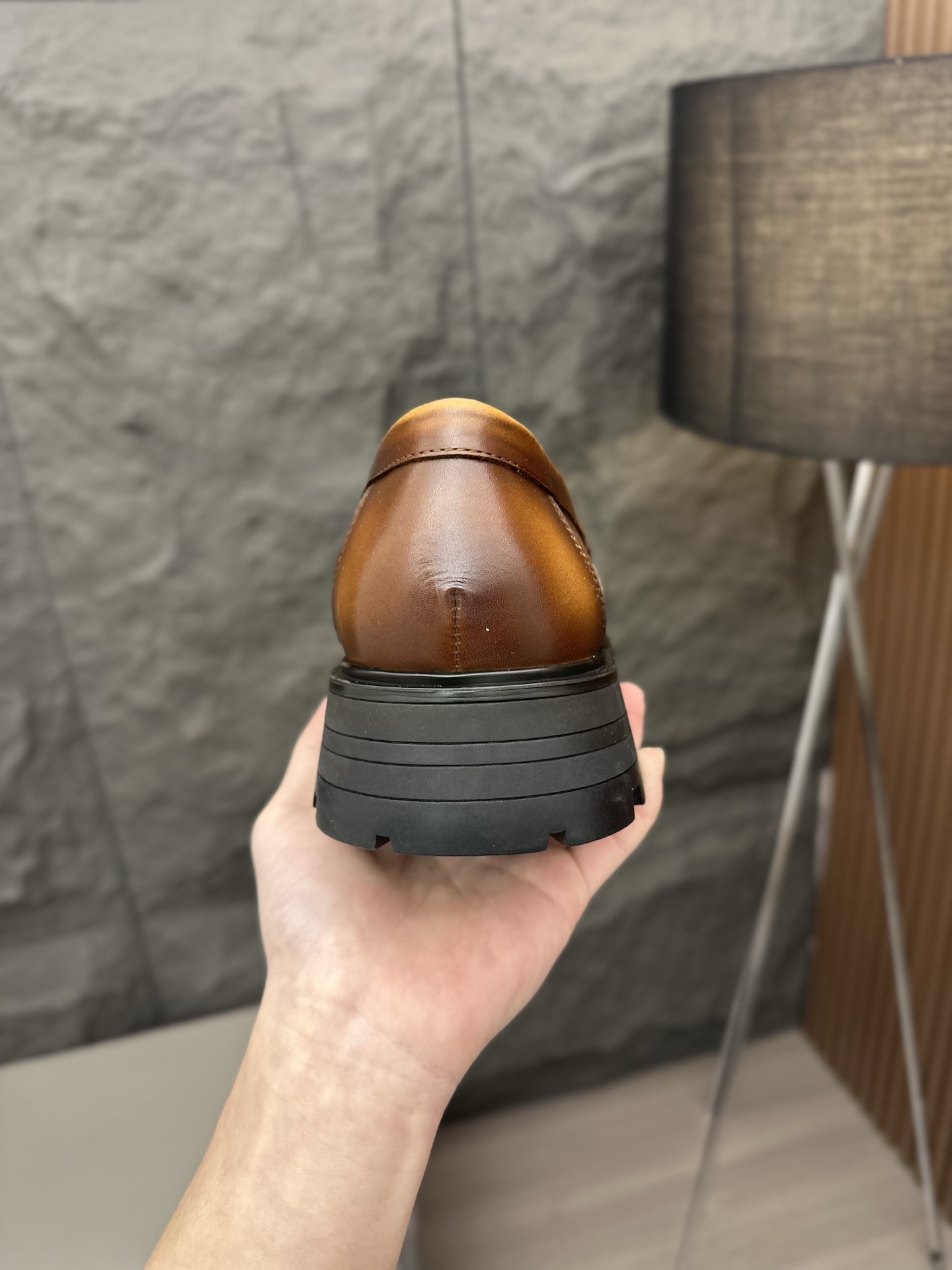 - Nuevo - MQ McQueen 2025 nuevos zapatos derby de cuero para hombre, compró la réplica exacta origin