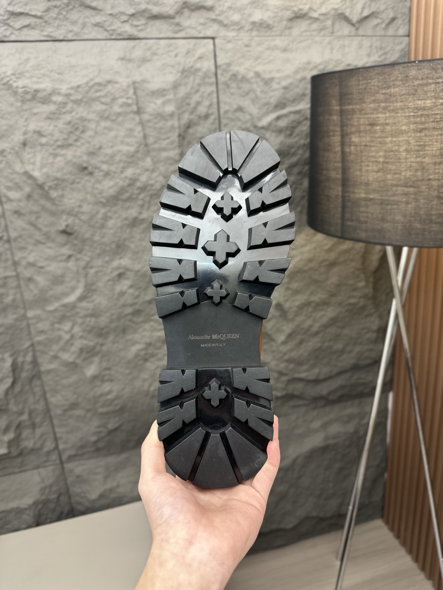 - Nuevo - MQ McQueen 2025 nuevos zapatos derby de cuero para hombre, compró la réplica exacta origin