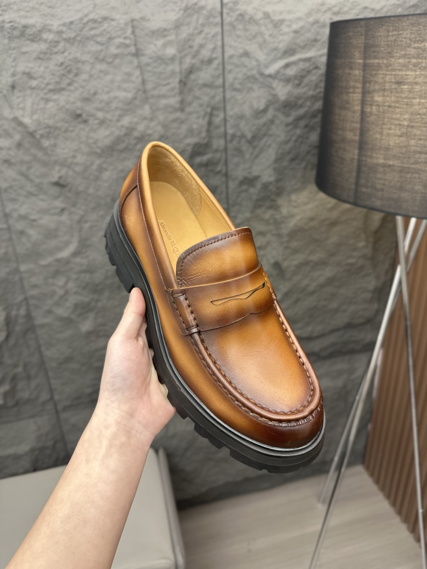 - Nuevo - MQ McQueen 2025 nuevos zapatos derby de cuero para hombre, compró la réplica exacta origin