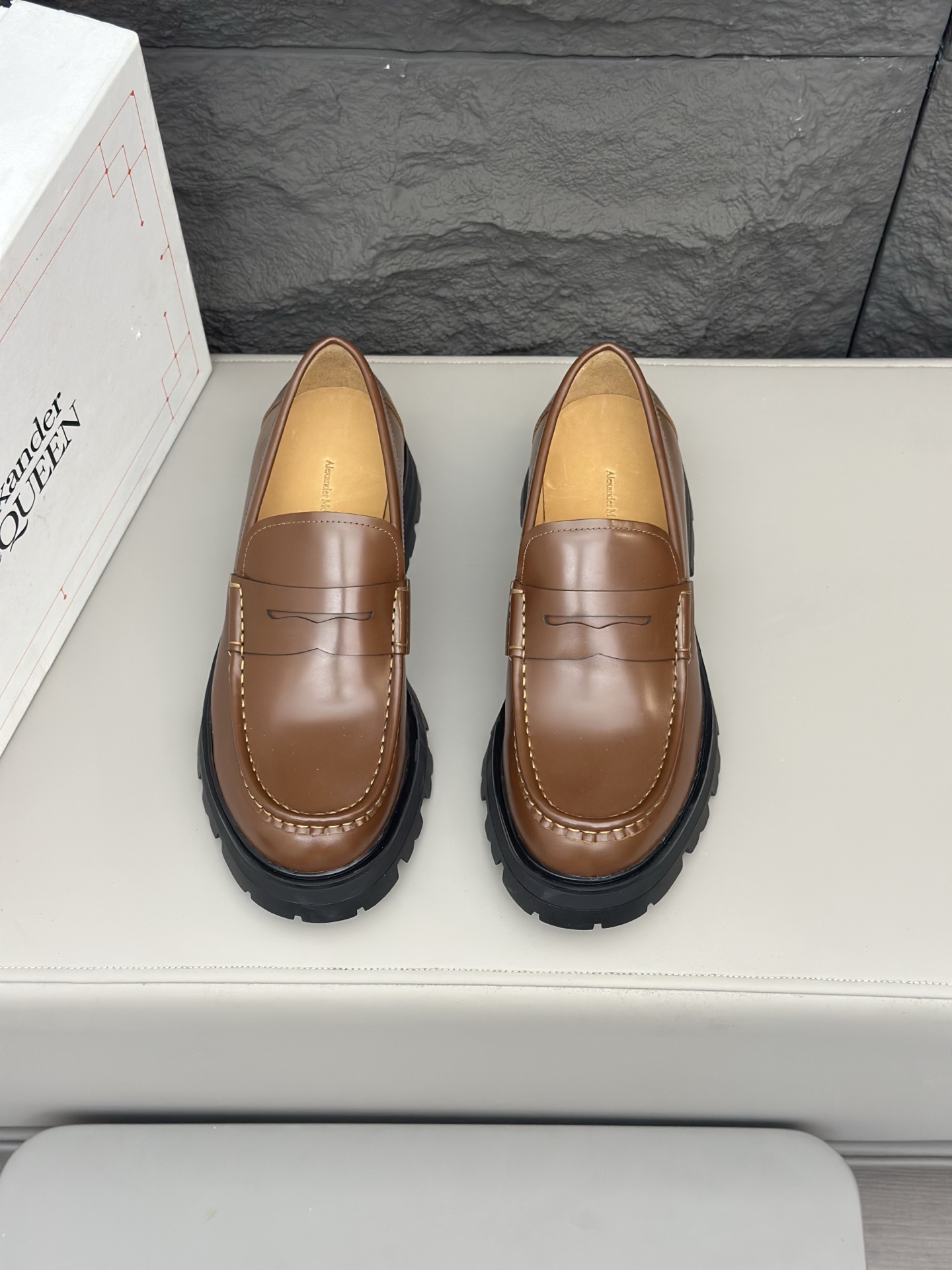 - Nuevo - MQ McQueen 2025 nuevos zapatos derby de cuero para hombre, compró la réplica exacta origin