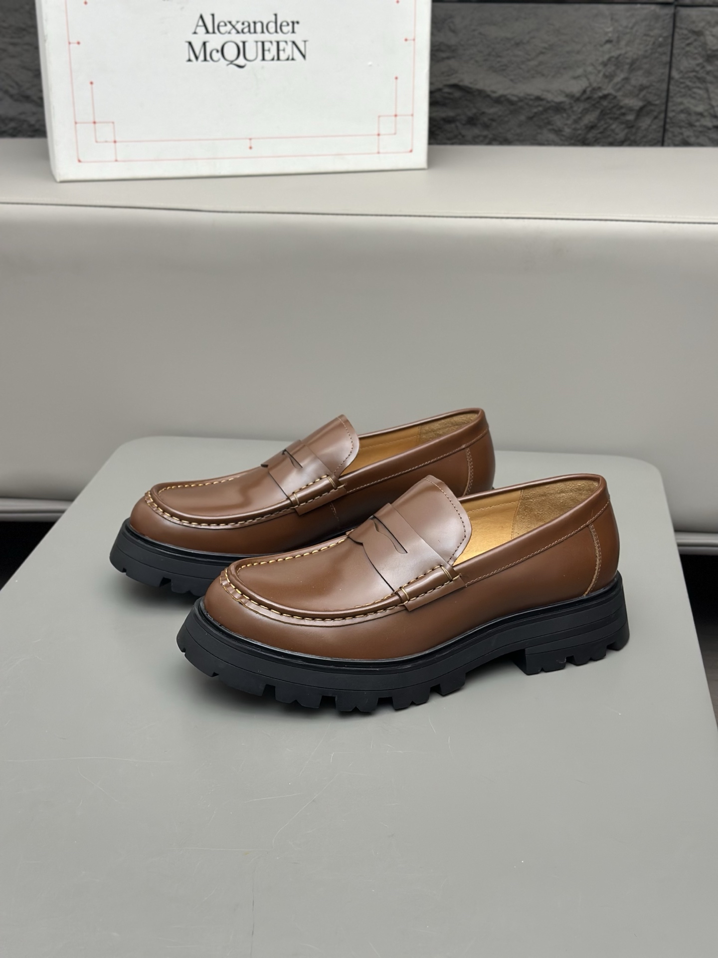 - Nuevo - MQ McQueen 2025 nuevos zapatos derby de cuero para hombre, compró la réplica exacta origin