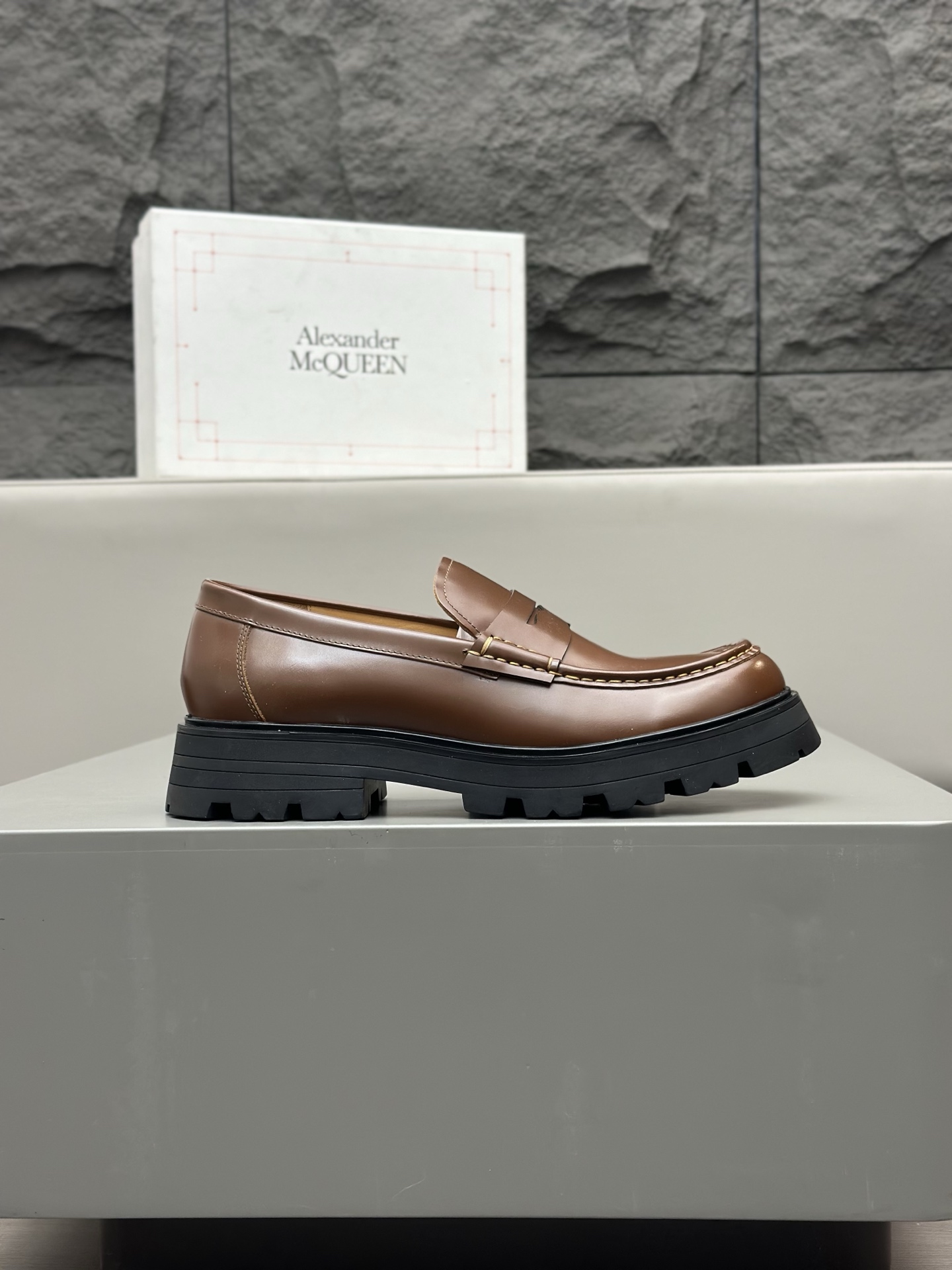 - Nuevo - MQ McQueen 2025 nuevos zapatos derby de cuero para hombre, compró la réplica exacta origin