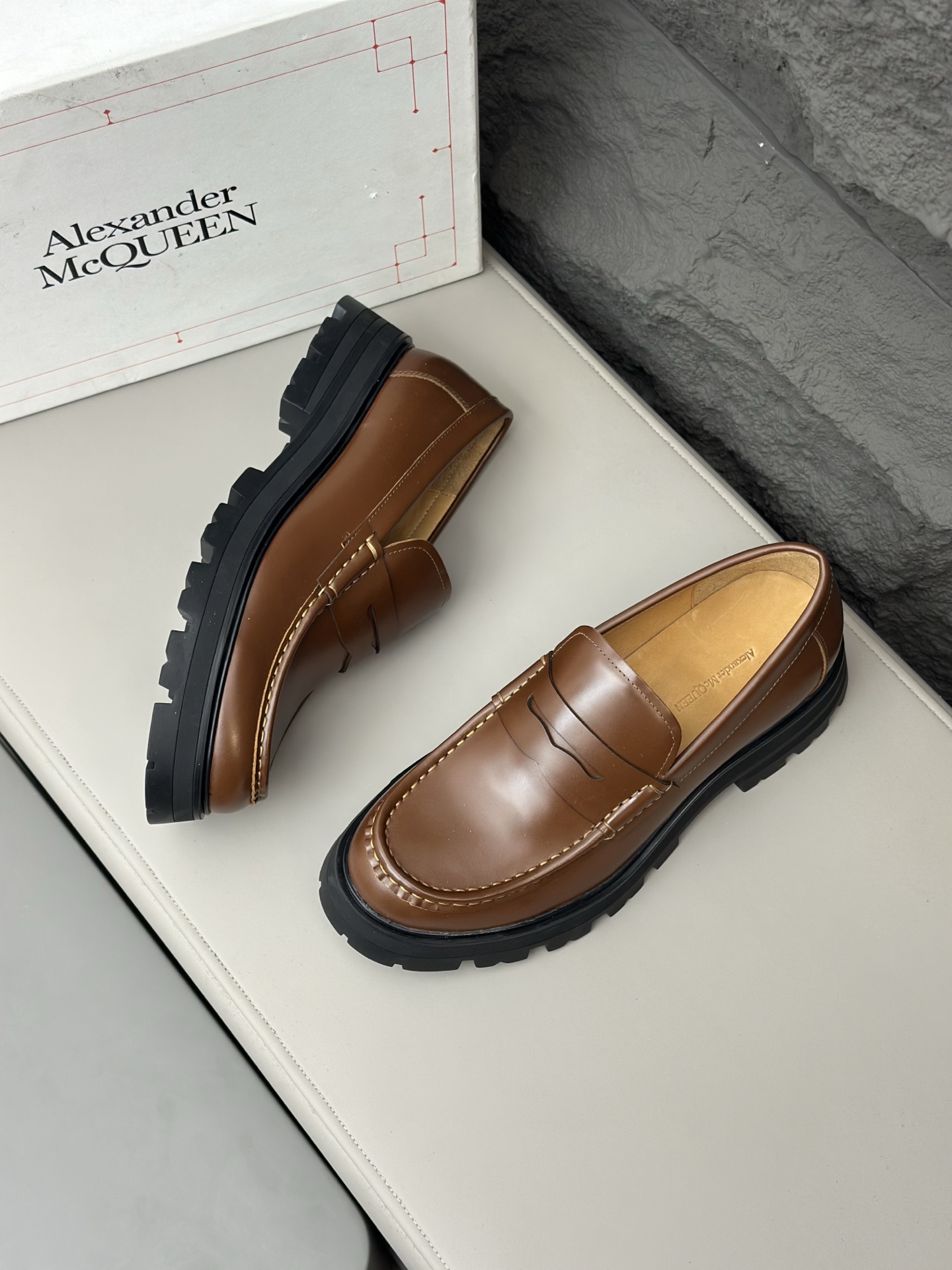 - Nuevo - MQ McQueen 2025 nuevos zapatos derby de cuero para hombre, compró la réplica exacta origin