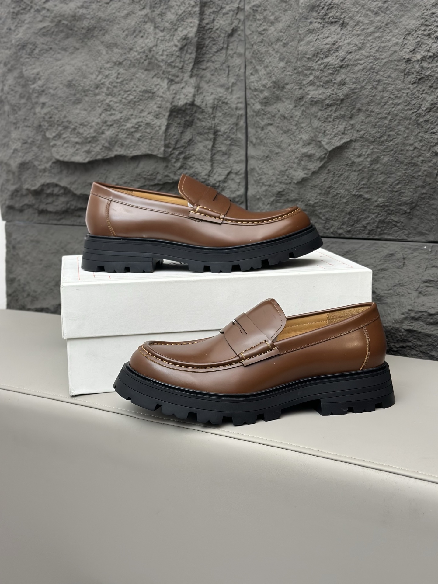 - Nuevo - MQ McQueen 2025 nuevos zapatos derby de cuero para hombre, compró la réplica exacta origin