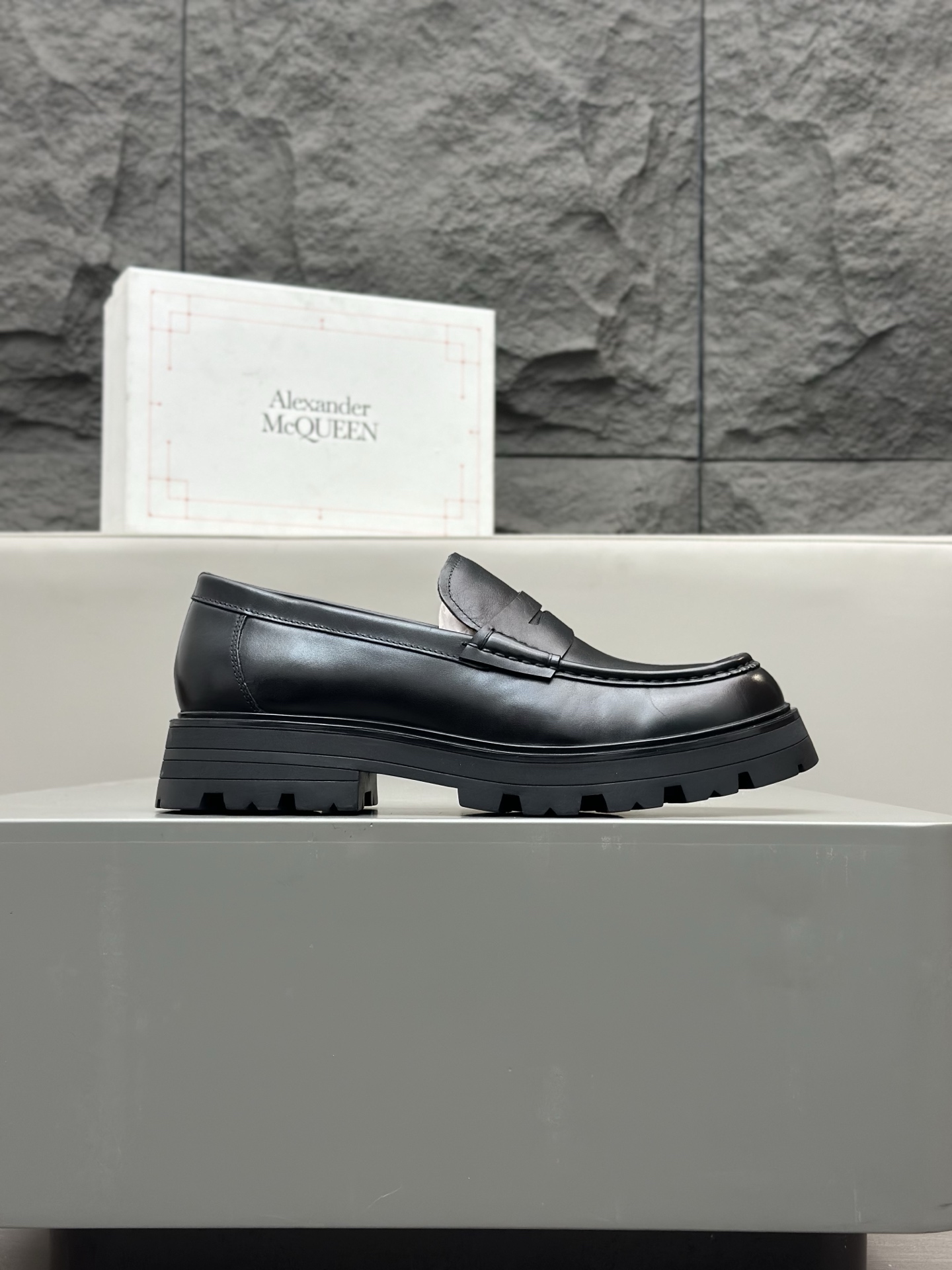 - Nuevo - MQ McQueen 2025 nuevos zapatos derby de cuero para hombre, compró la réplica exacta origin