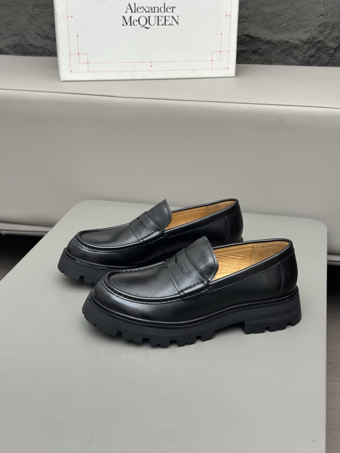 - Nuevo - MQ McQueen 2025 nuevos zapatos derby de cuero para hombre, compró la réplica exacta origin