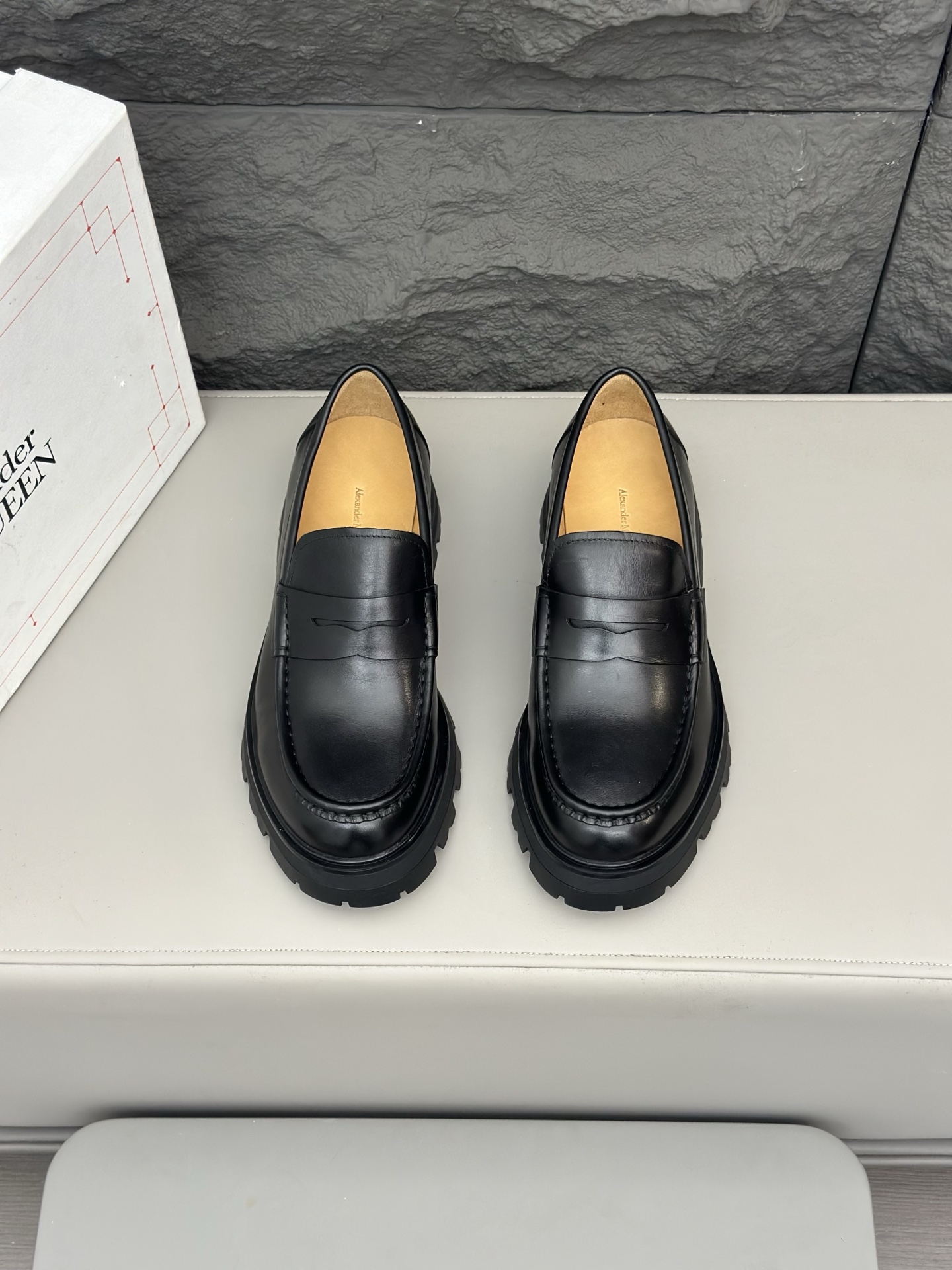 - Nuevo - MQ McQueen 2025 nuevos zapatos derby de cuero para hombre, compró la réplica exacta origin