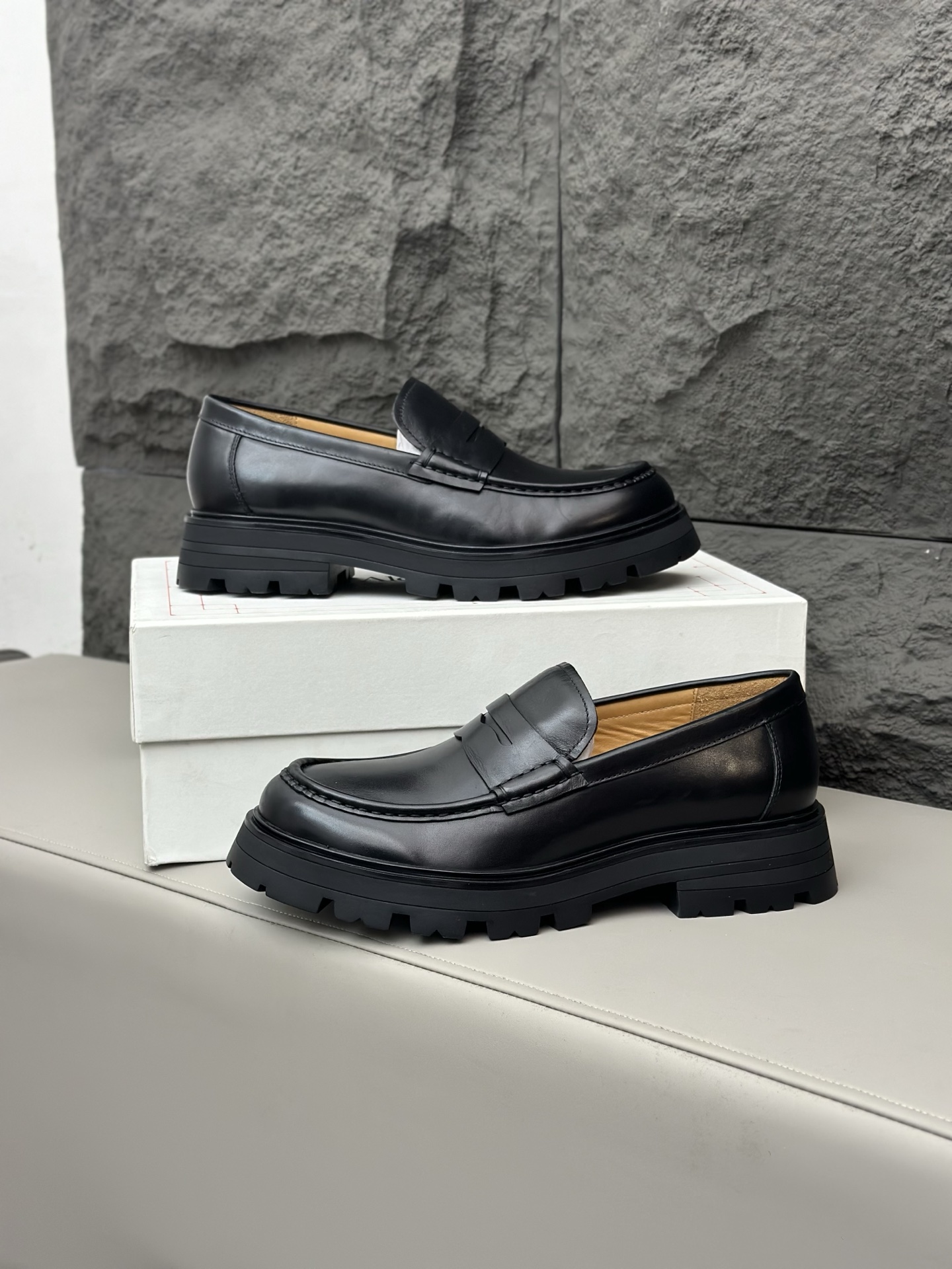 - Nuevo - MQ McQueen 2025 nuevos zapatos derby de cuero para hombre, compró la réplica exacta origin
