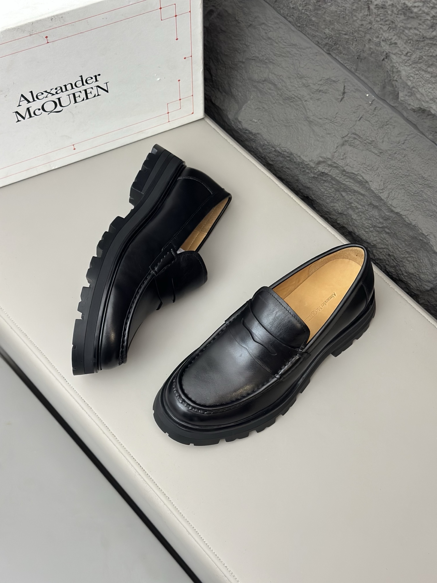 - Nuevo - MQ McQueen 2025 nuevos zapatos derby de cuero para hombre, compró la réplica exacta origin