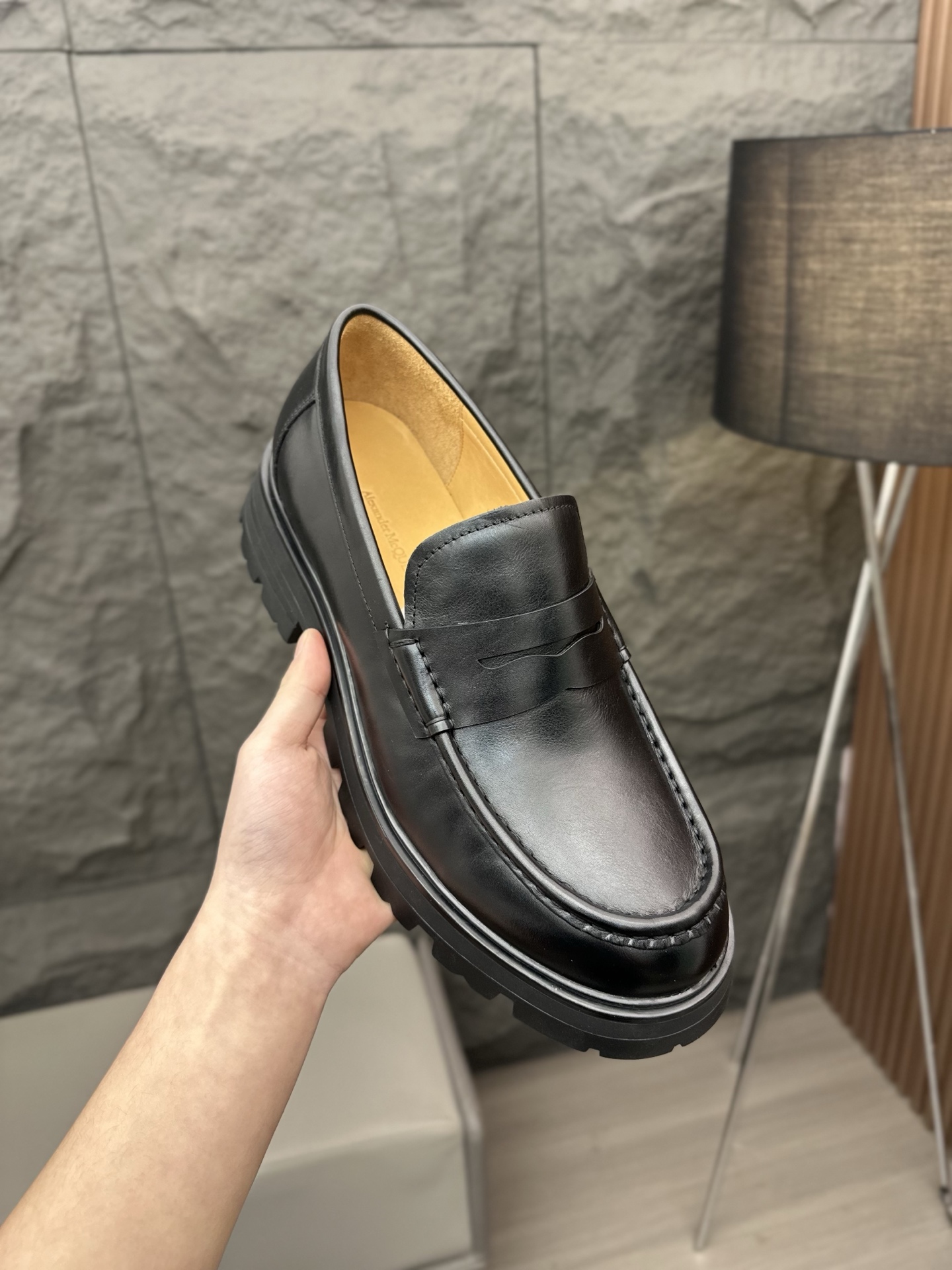 - Nuevo - MQ McQueen 2025 nuevos zapatos derby de cuero para hombre, compró la réplica exacta origin