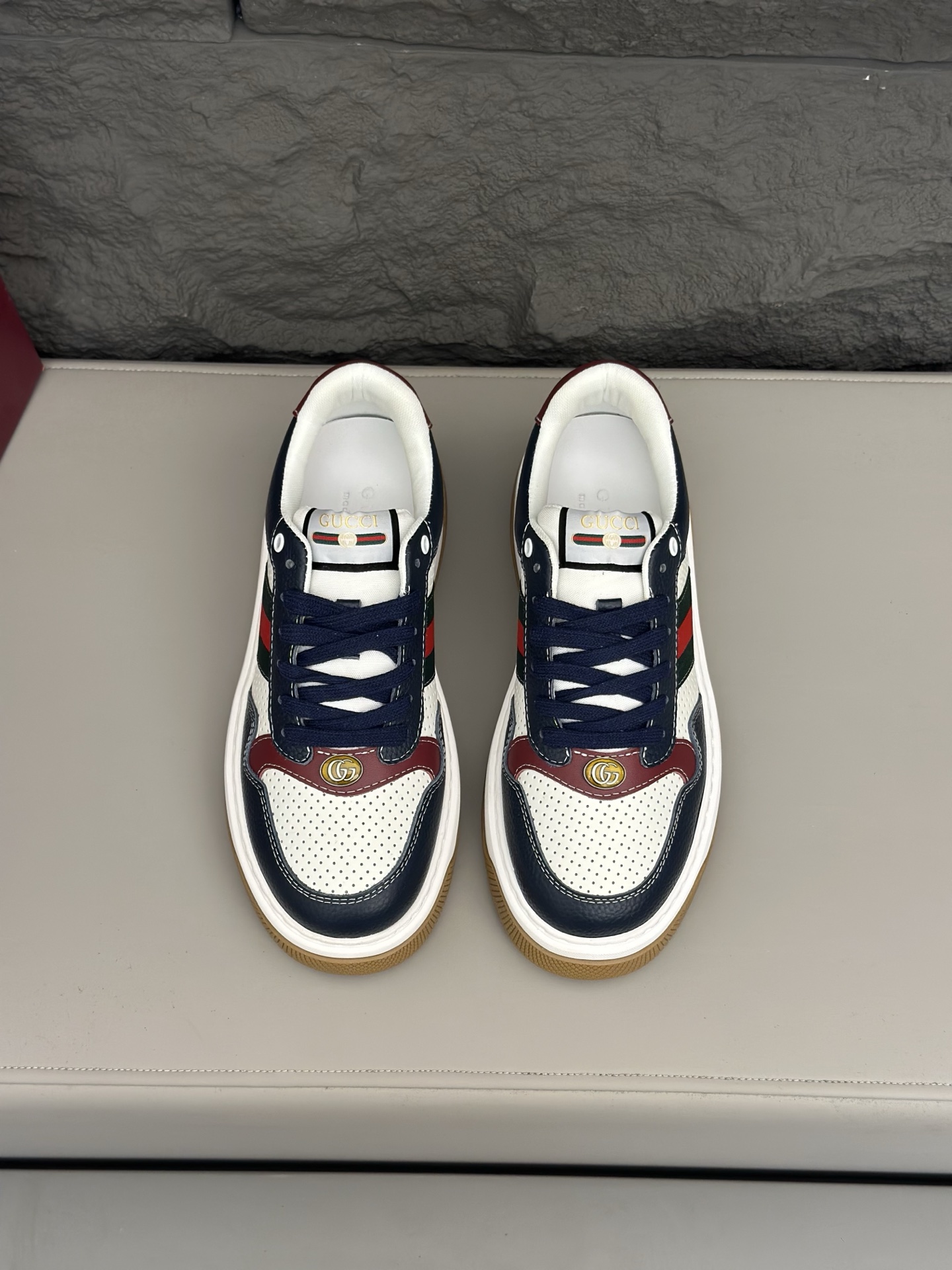 NO:273353,G Top Purchase Ancient Street Fried Street Men's Sports New Counter is available for sale at the same time. Original configuration is imported from Italy, imported cowhide fabric, soft and comfortable mesh inner lining pad, original sole is specially supplied with original sole, super comfortable, original order goods, high quality, can enter and exit the counter at will, welcome to compare the counter synchronization, code number 38-45,,cowhide19860909G 顶级代购 古 炸街男神运动新品专柜同步发售原厂配置,意大利进口进口牛皮面料,柔软舒适网布内里垫,鞋底原厂特供原版底超级舒适,原厂跟单货 高品质,可随意进出专柜,欢迎对比专柜同步,码数 38-45,,cowhide,Men's shoes