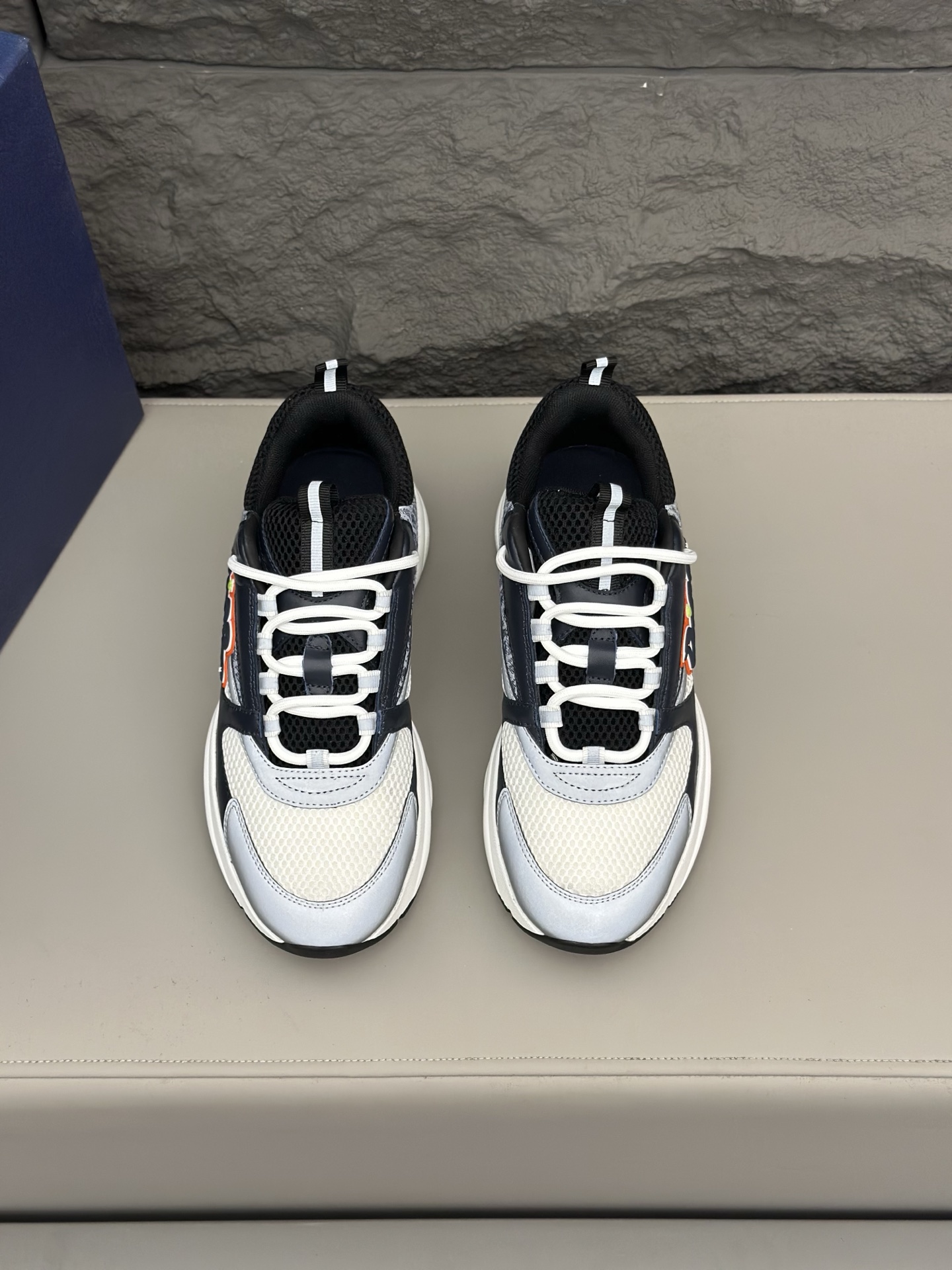 NO:273333,D Top Purchase Di Street-Breaking Street-Breaking Men's Sports Board Shoes Counter Synchronized, Upper imported Italian cowhide with breathable mesh, High difficulty and complex crafts, Imported breathable mesh inner lining Cowhide footbed Soles Original special original sole, TPU exclusive movable molding sole is super comfortable, original order goods, high quality, can enter and exit the counter at will, welcome to compare, number 39-44 (can be ordered 38 45 46),, cowhide19860909D 顶级代购 迪 炸街爆款男士运动板鞋专柜同步,鞋面意大利进口牛皮搭配透气网布,高难度复杂工艺品,进口透气网布内里 牛皮垫脚 鞋底原厂特供原版底,TPU独家活动成型底超级舒适,原厂跟单货,高品质,可随意进出专柜,欢迎对比,码数 39-44（可订38 45 46）,,cowhide,Men's shoes