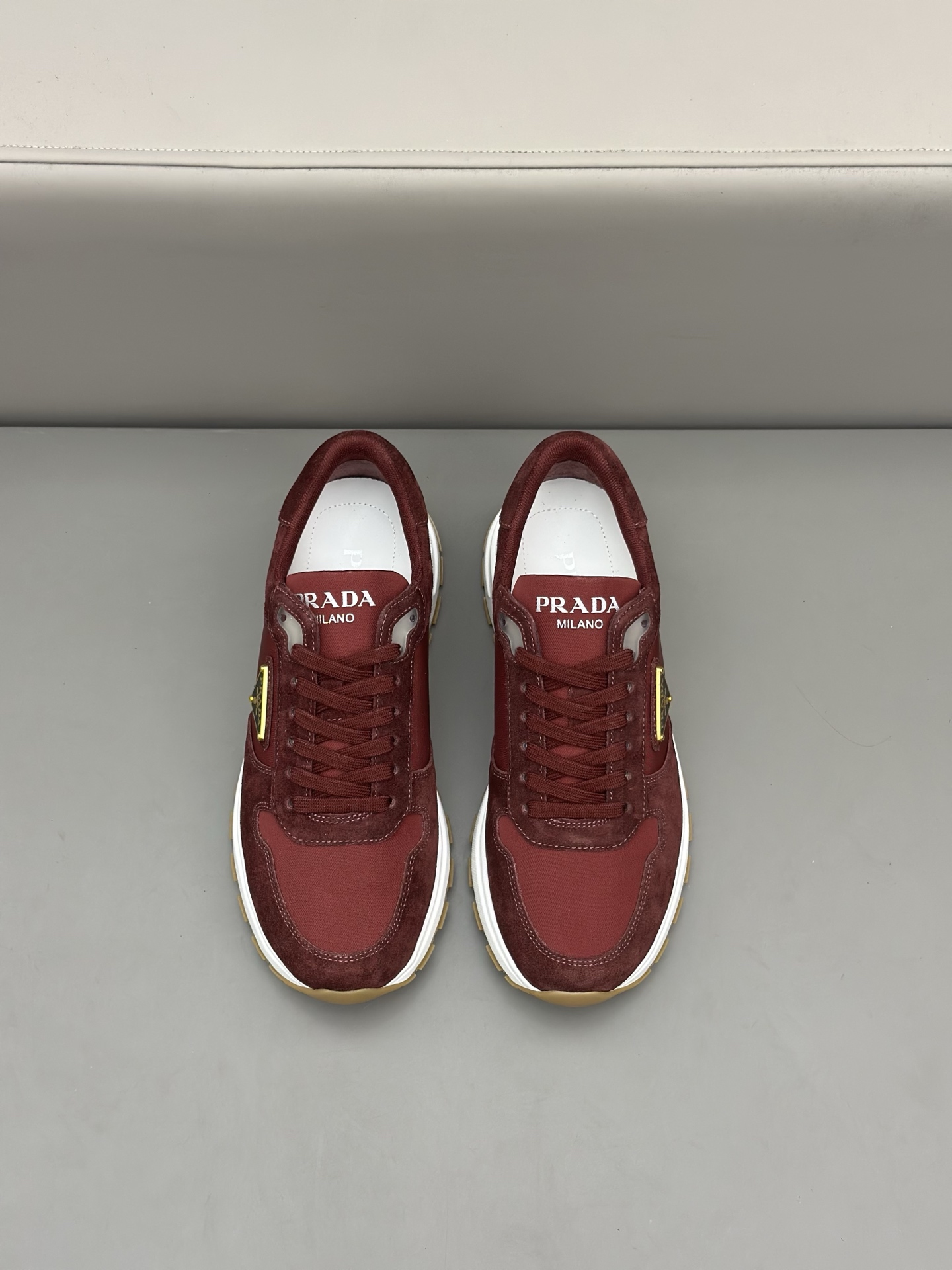 NO:273345,P Top Purchase Agents General Street Fried Street Men's God's new products are coming, super popular new counters, original configuration of imported Italian cowhide fabric, high-quality complex splicing technology, classic appearance and new soles are more fashionable, imported cowhide inner mat, breathable and comfortable, original soles are super comfortable, original order goods are high quality, can enter and exit the counter at will, welcome to compare, number 39-44 (order 45),, cowhide19860909P 顶级代购 普 炸街男神新品来袭,超人气爆款专柜新款,原厂配置意大利进口牛皮面料,高品质复杂拼接工艺,经典的外观搭配新底更加潮达人,进口牛皮内里垫,透气舒适,鞋底原厂特供原版底超级舒适,原厂跟单货高品质,可随意进出专柜,欢迎对比,码数 39-44（订 45）,,cowhide,Men's shoes