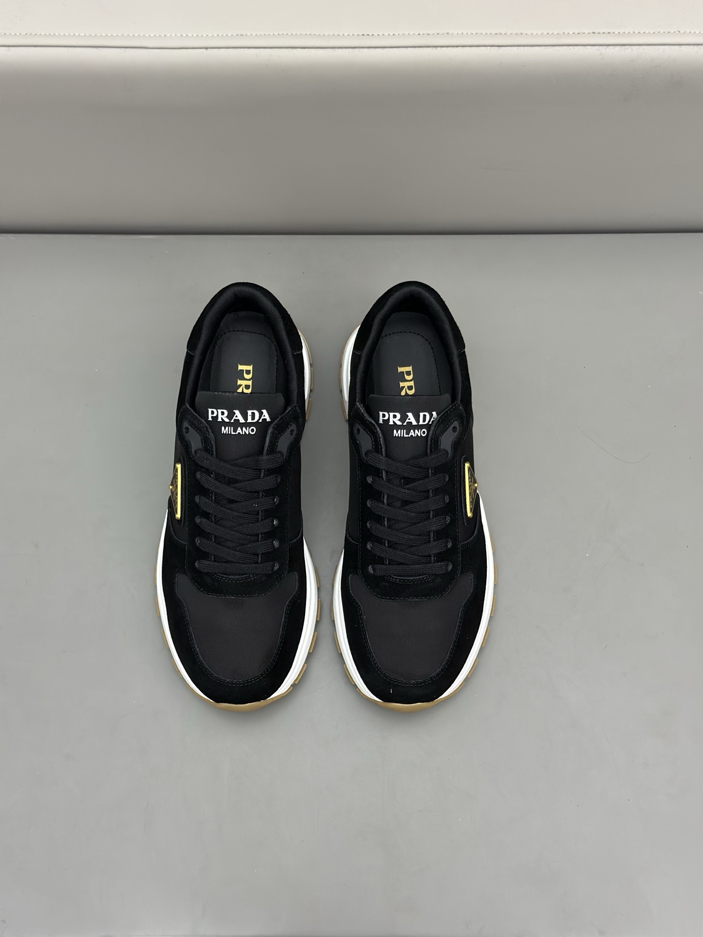 NO:273348,P Top purchasing agent, new products of street-fried men's gods are coming, super popular new counters, original configuration of imported Italian cowhide fabric, high-quality complex splicing technology, classic appearance and new sole are more fashionable, imported cowhide inner mat, breathable and comfortable, original sole is super comfortable, original order goods are high quality, can enter and exit the counter at will, welcome comparison, number 39-44 (order 45),, cowhide19860909P 顶级代购普 炸街男神新品来袭,超人气爆款专柜新款,原厂配置意大利进口牛皮面料,高品质复杂拼接工艺,经典的外观搭配新底更加潮达人,进口牛皮内里垫,透气舒适,鞋底原厂特供原版底超级舒适,原厂跟单货高品质,可随意进出专柜,欢迎对比,码数 39-44（订 45）,,cowhide,Men's shoes