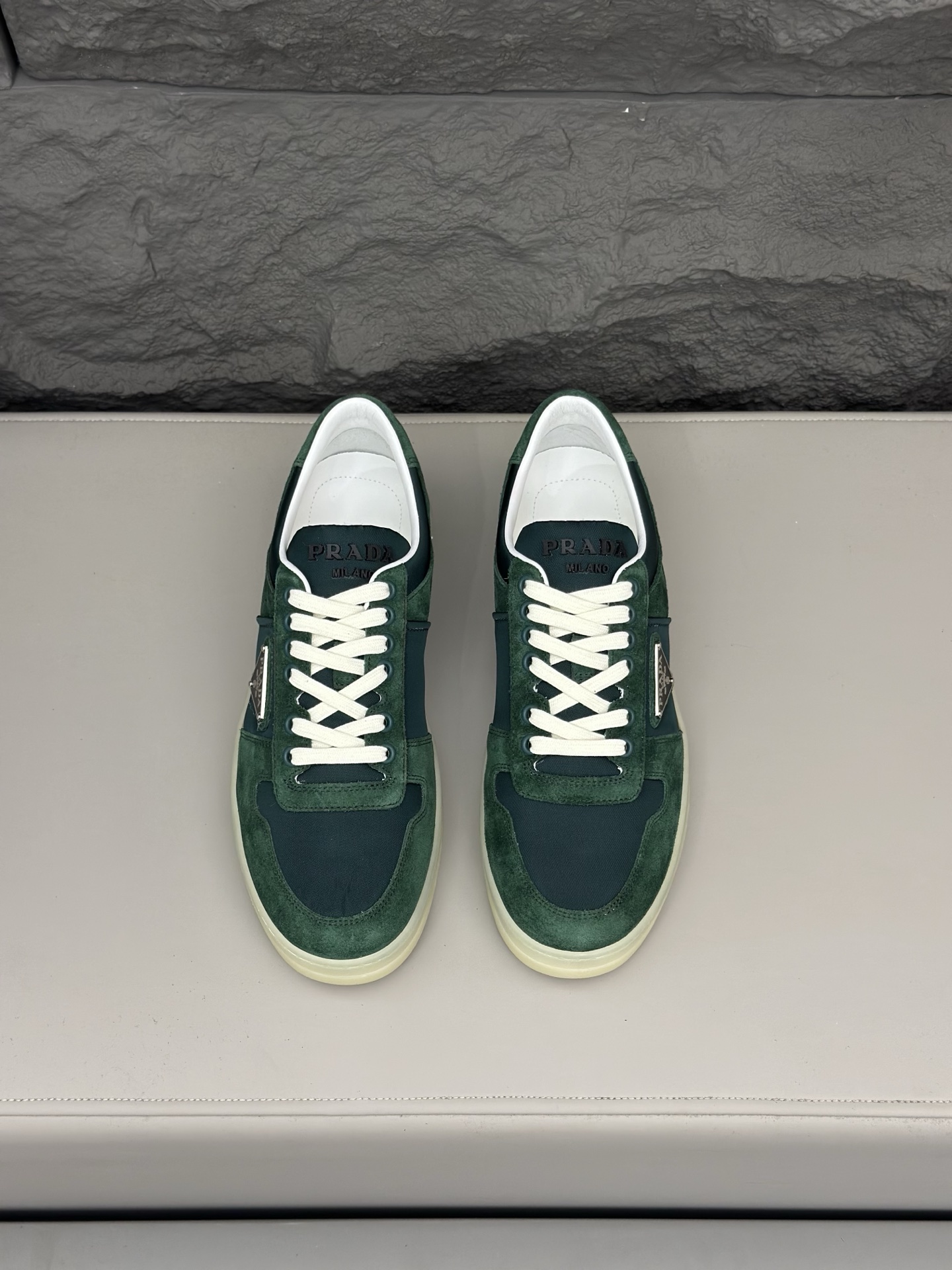 NO:273684,P Top purchasing agent, new products of street-fried men's gods are coming, super popular new counters, original configuration of imported Italian cowhide fabric, high-quality complex splicing technology, classic appearance and new sole are more fashionable, imported cowhide inner mat, breathable and comfortable, original sole is super comfortable, original order goods are high quality, can enter and exit the counter at will, welcome comparison, number 39-44 (order 45),, cowhide19860909P 顶级代购普 炸街男神新品来袭,超人气爆款专柜新款,原厂配置意大利进口牛皮面料,高品质复杂拼接工艺,经典的外观搭配新底更加潮达人,进口牛皮内里垫,透气舒适,鞋底原厂特供原版底超级舒适,原厂跟单货高品质,可随意进出专柜,欢迎对比,码数 39-44（订 45）,,cowhide,Men's shoes