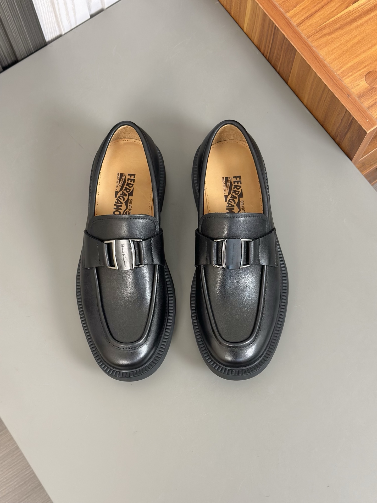 NO:274140,[Strong] [Strong] [Strong] Original quality Ferragamo ferragamo casual leather shoes, new styles of counter synchronized exquisite hand-stitching, workmanship details comparable to those of counter, original outsole 39-44 spot (38.45 custom made without return),, ferragamo, ferragamo19860909批[强][强][强]原单品质 菲拉格慕ferragamo休闲皮鞋 专柜新款同步 精致手工缝线 做工细节堪比专柜 原版大底 39-44现货（38.45订做不退换）,,ferragamo,ferragamo,Men's shoes