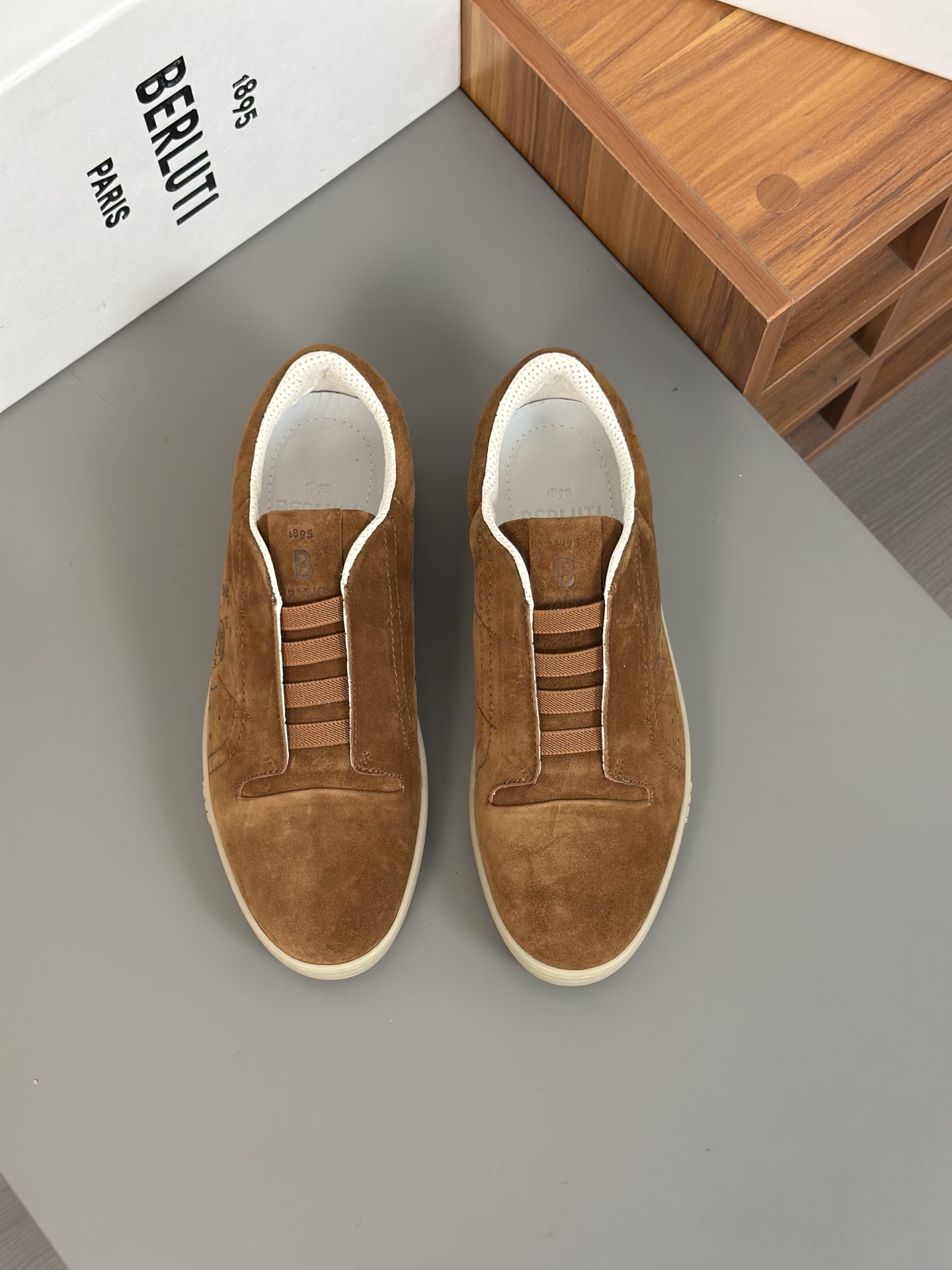Nuevos zapatos Berluti Bruti para hombre Muy trabajados Puramente hechos a mano Este zapato excepcio