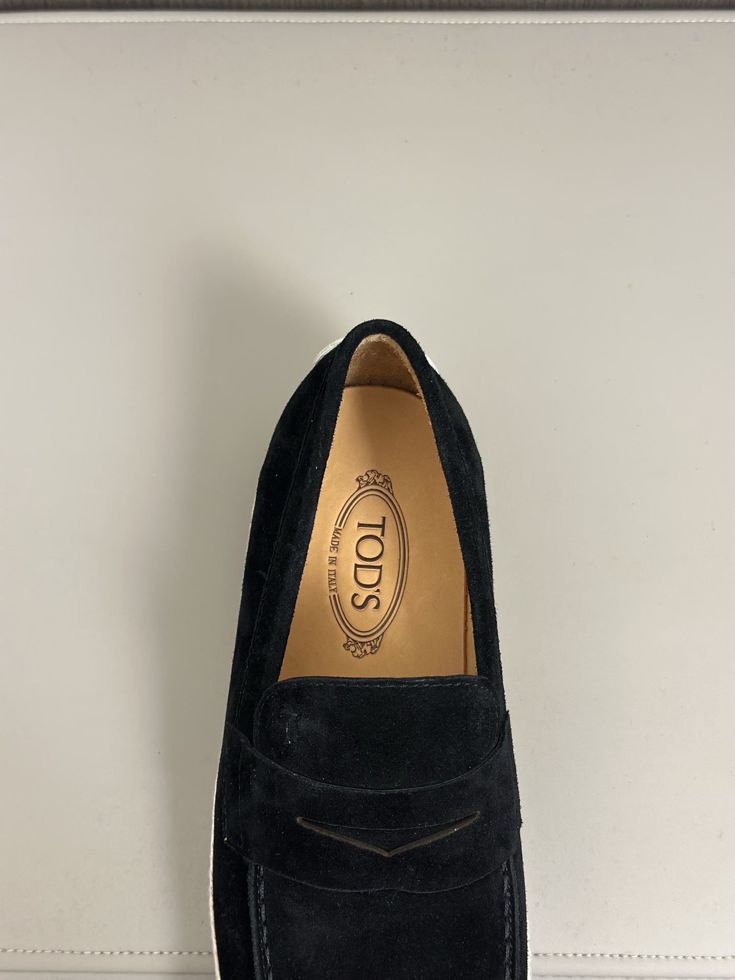 Tod'S/Tod'S Men's LoafersEstos mocasines están hechos de elegante cuero de vaca de primera capa impo