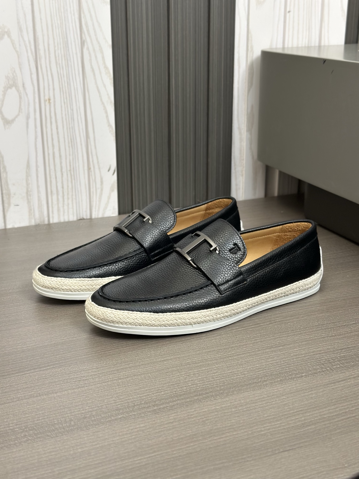 TOD'S/TOD'S nuevos hombres Mocasines zapatos casuales, este entrenador está hecho de cuero de piel d