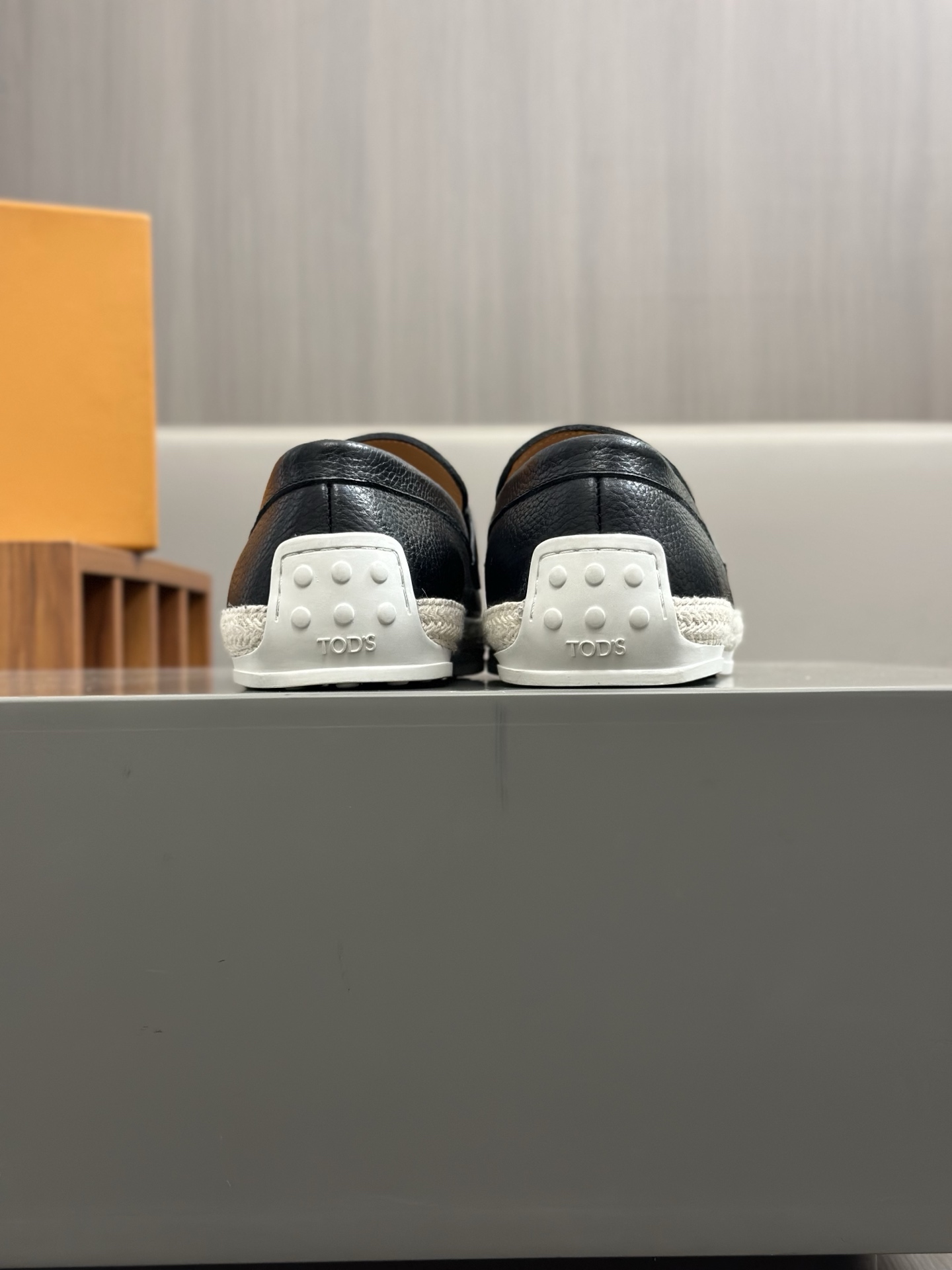 TOD'S/TOD'S nuevos hombres Mocasines zapatos casuales, este entrenador está hecho de cuero de piel d
