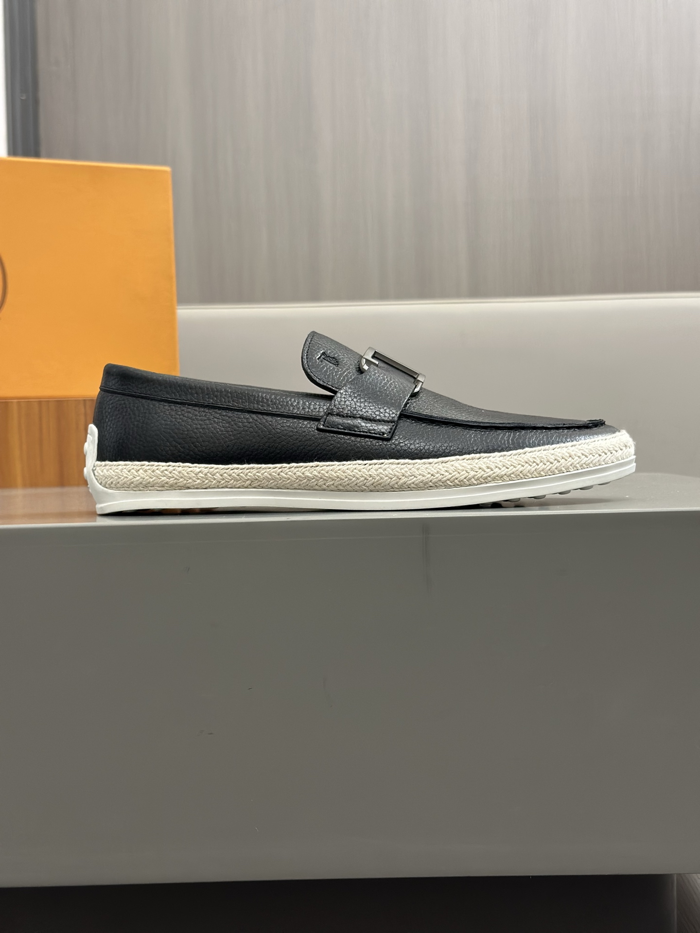 TOD'S/TOD'S nuevos hombres Mocasines zapatos casuales, este entrenador está hecho de cuero de piel d