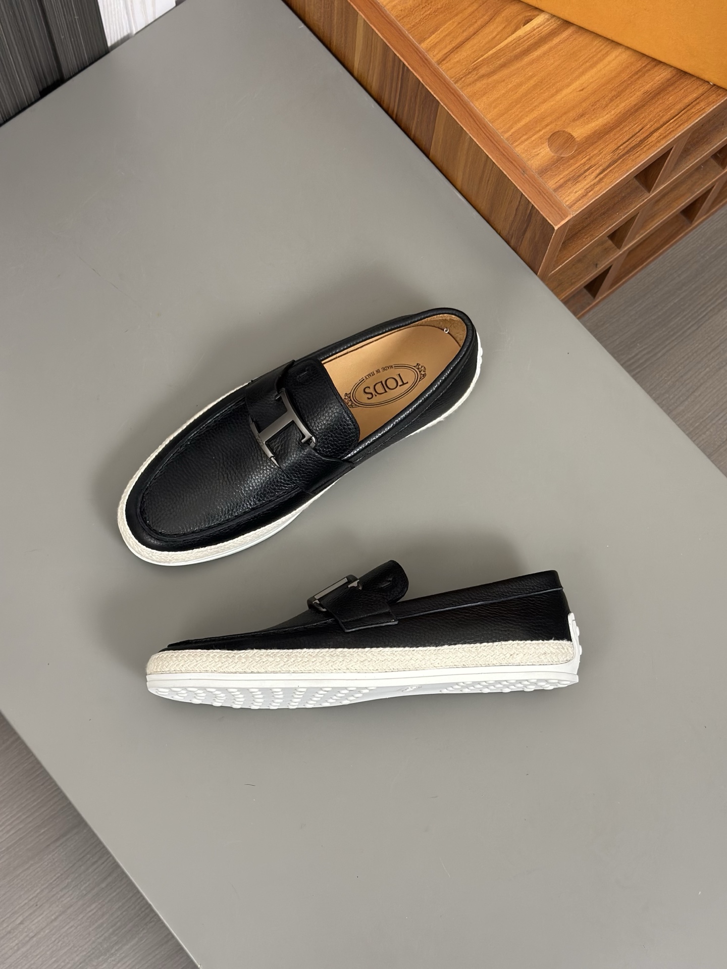 TOD'S/TOD'S nuevos hombres Mocasines zapatos casuales, este entrenador está hecho de cuero de piel d