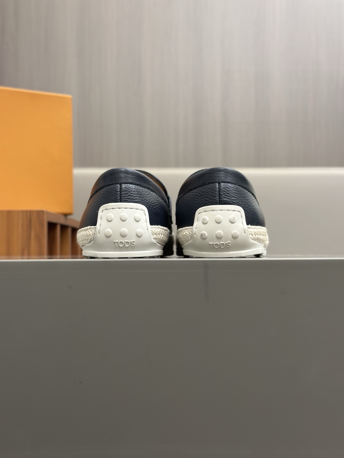 Tod's Men's Leather Loafers with Logo Bar and Hand-Stitched Details 8 i1742531545174 2817 0 6