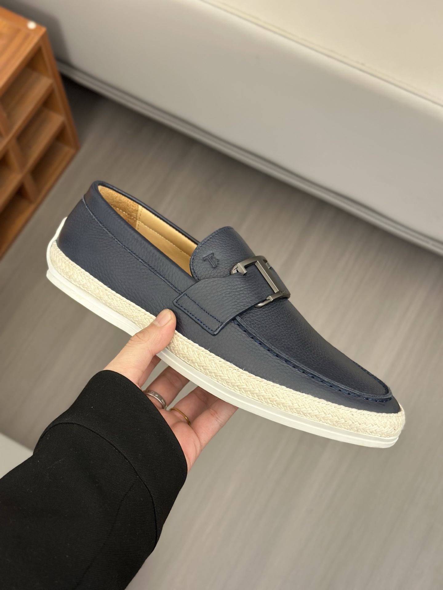 Tod's Men's Leather Loafers with Logo Bar and Hand-Stitched Details 6 i1742531545185 2152 0 4