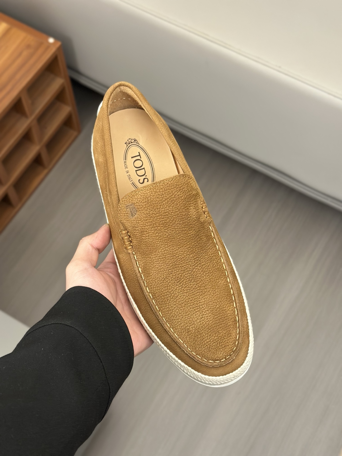 Tod'S/Tod'S Men's LoafersEstos mocasines están hechos de elegante cuero de vaca de primera capa impo