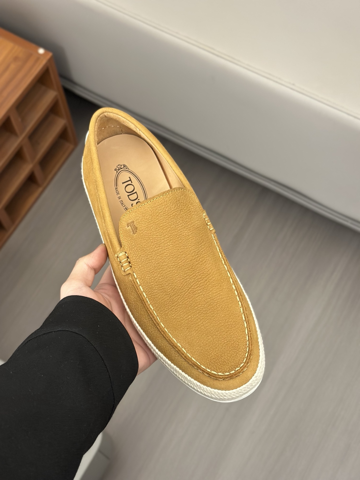 Tod'S/Tod'S Men's LoafersEstos mocasines están hechos de elegante cuero de vaca de primera capa impo
