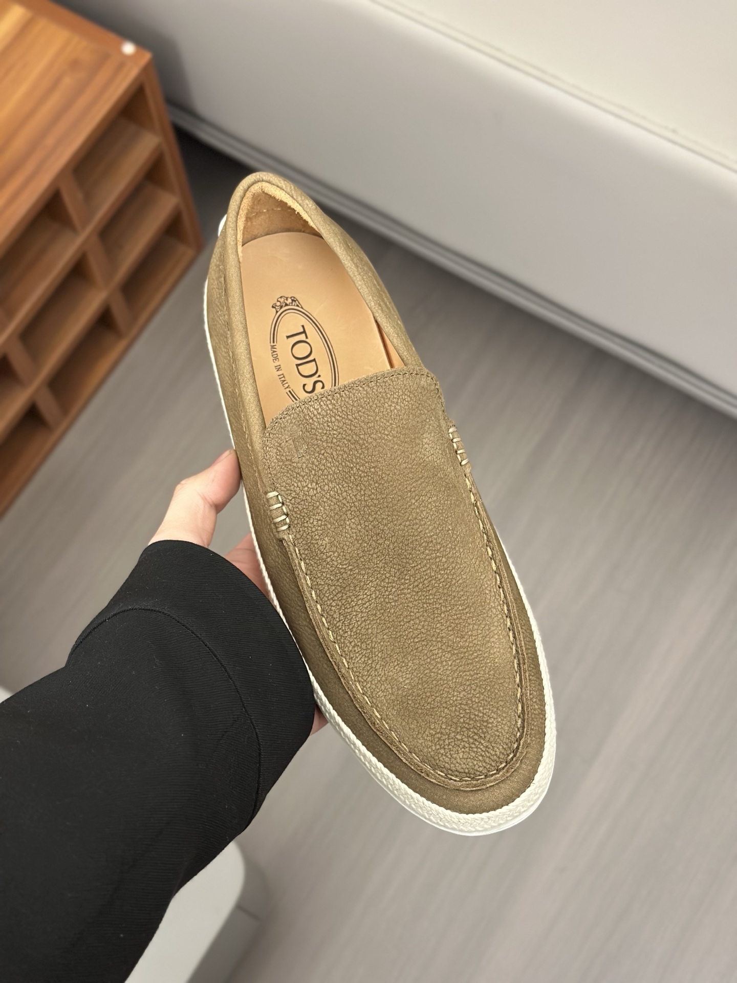 Tod'S/Tod'S Men's LoafersEstos mocasines están hechos de elegante cuero de vaca de primera capa impo