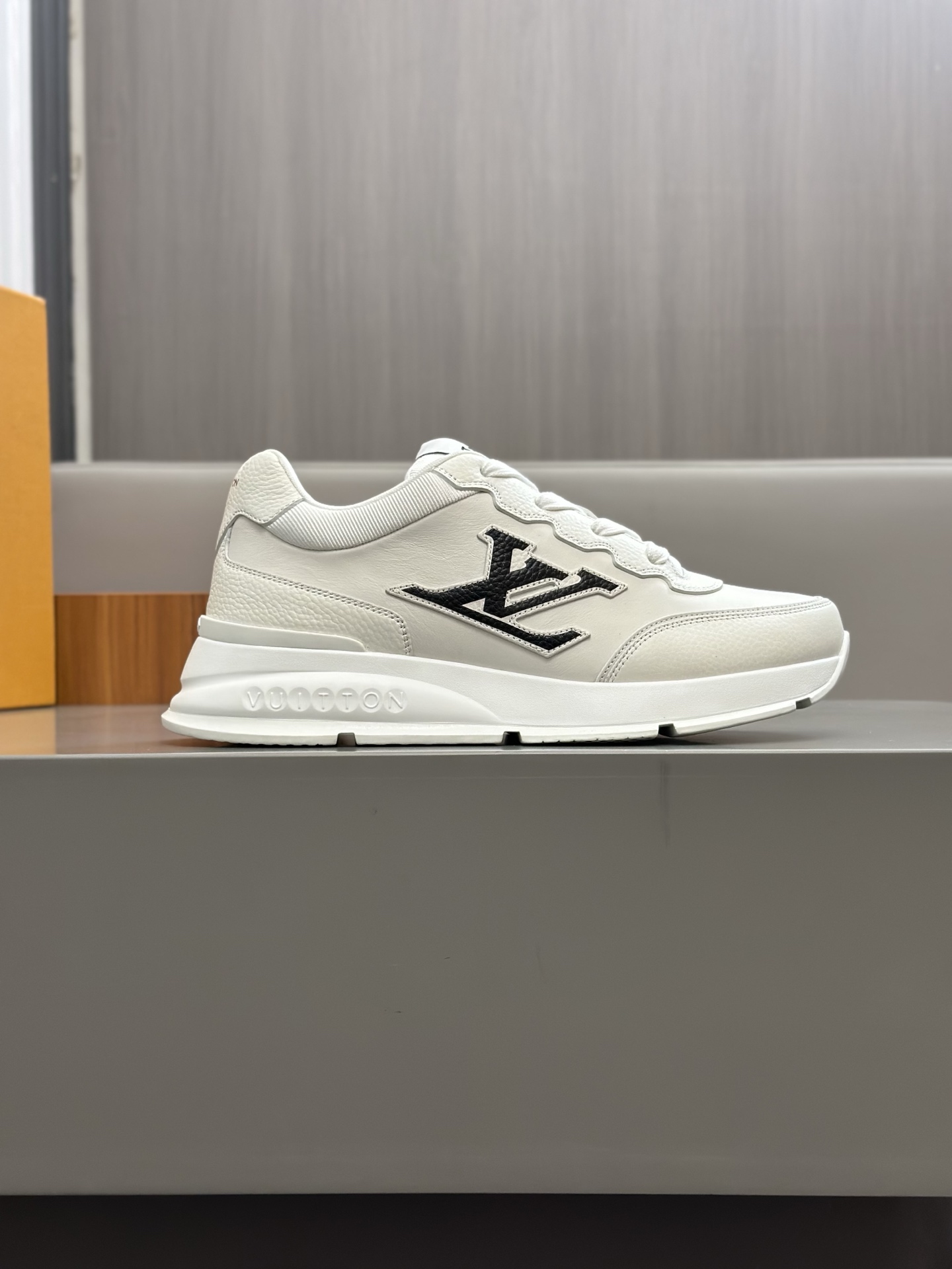 Louis Vuitton Trainer Sneakers - Upgraded Quality & Unbeatable Comfort 4 i1742542797143 400 0 2