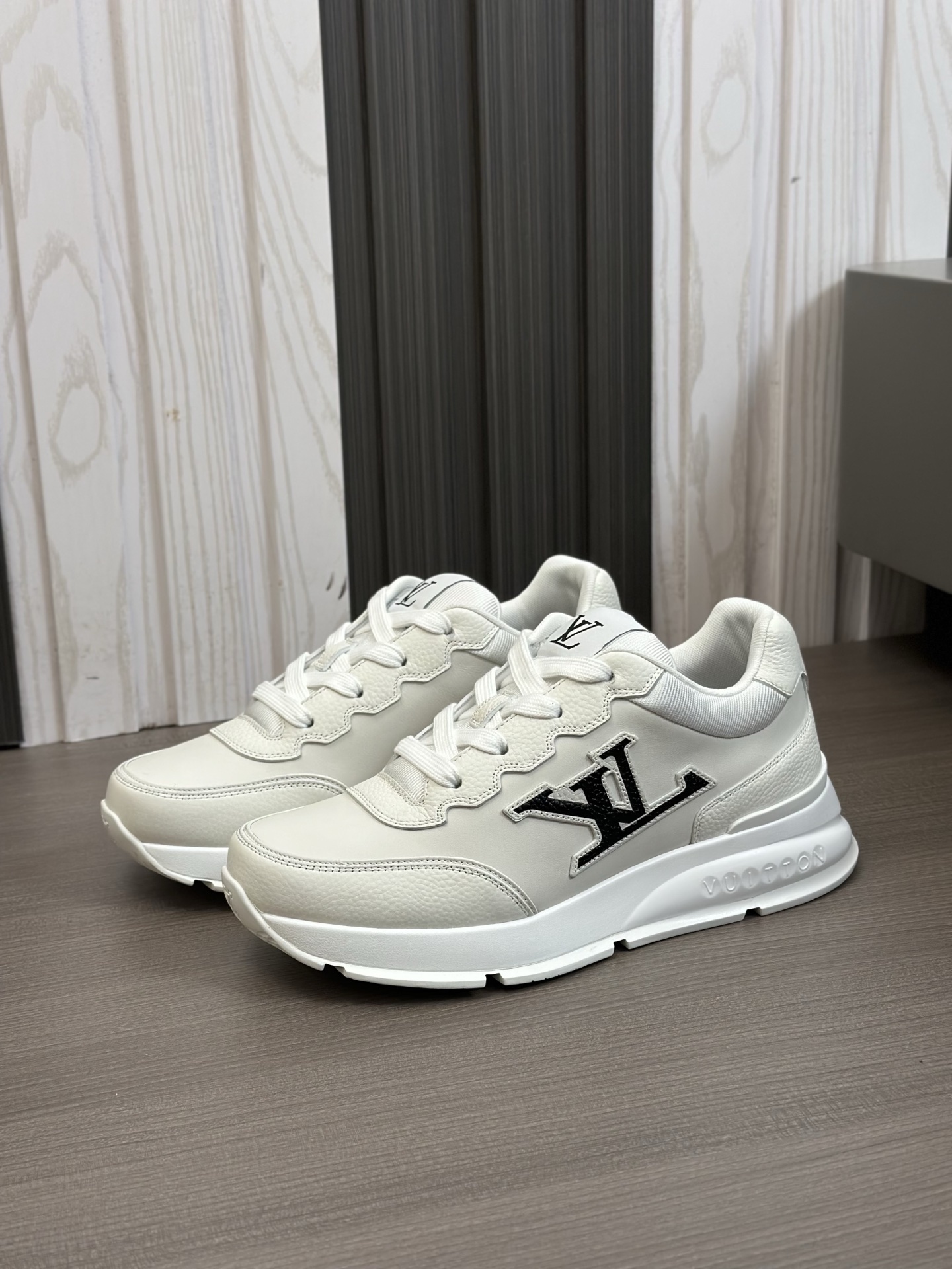 Louis Vuitton Trainer Sneakers - Upgraded Quality & Unbeatable Comfort 7 i1742542798097 2315 0 5