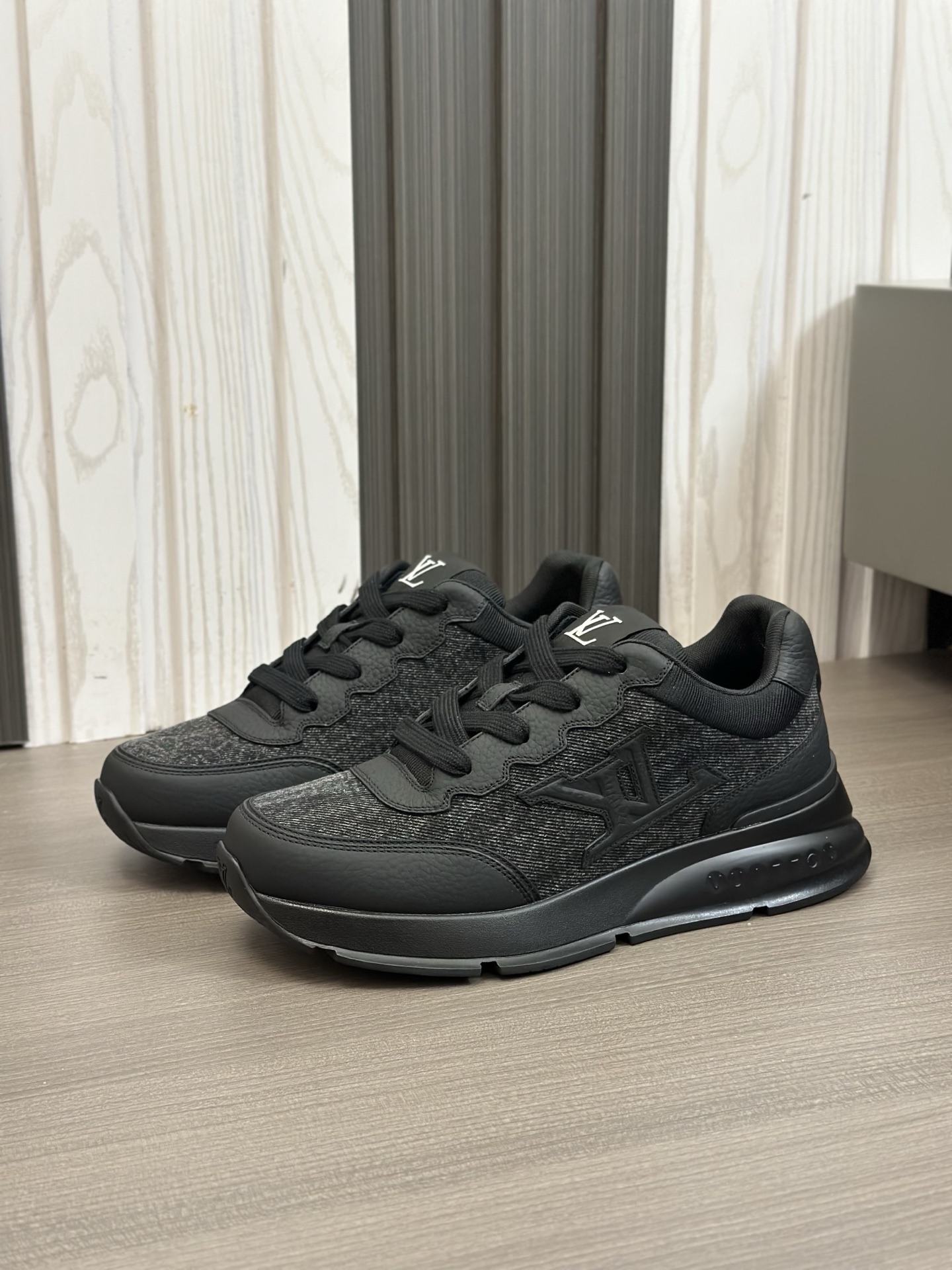 Louis Vuitton Trainer Sneaker: Premium Quality, Stylish Design, Ultimate Comfort 6 i1742542825115 3032 0 4