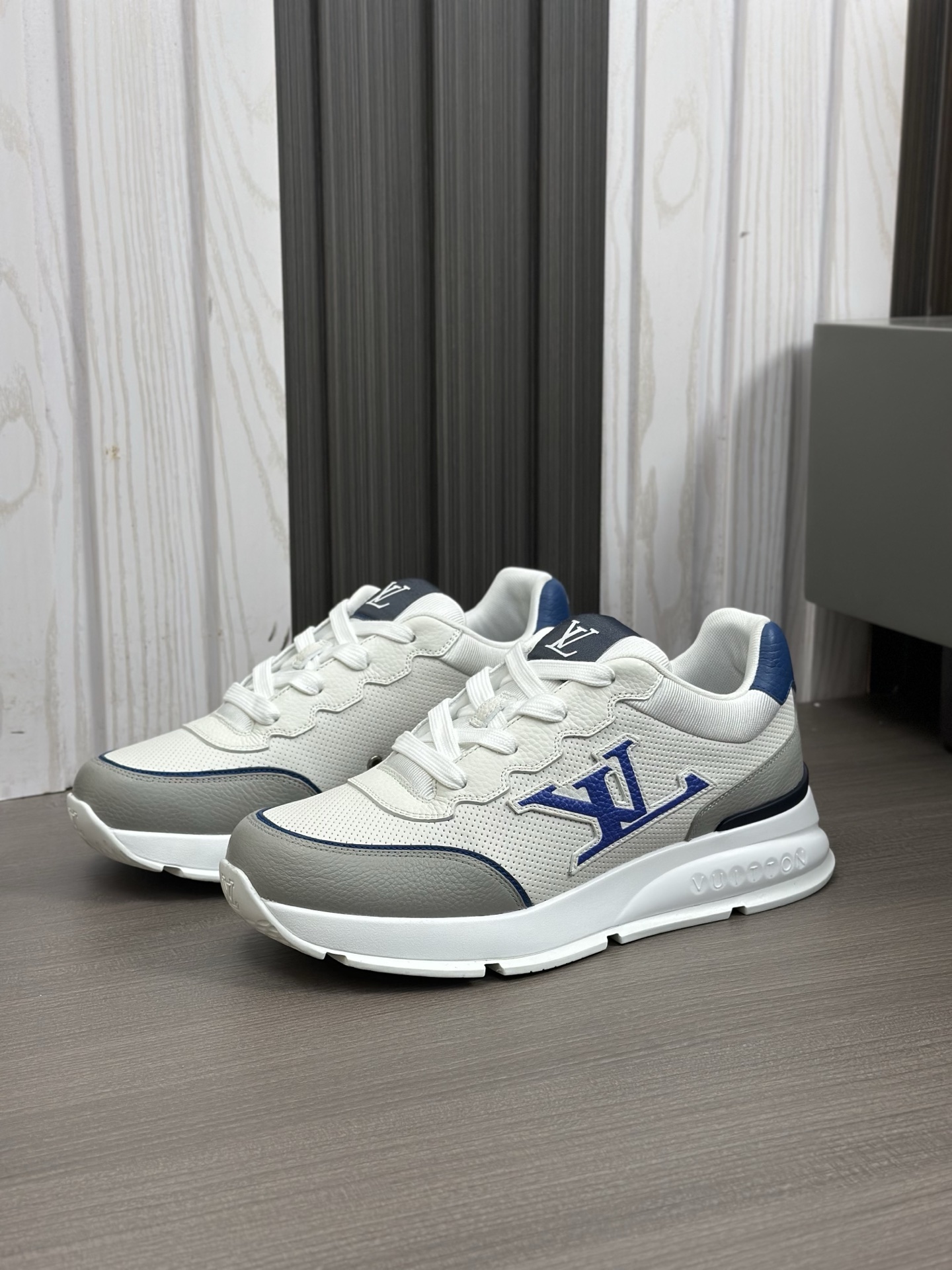 Louis Vuitton Trainer Sneakers: Iconic Design, Premium Quality (Sizes 39-44) 6 i1742542837267 8882 0 4