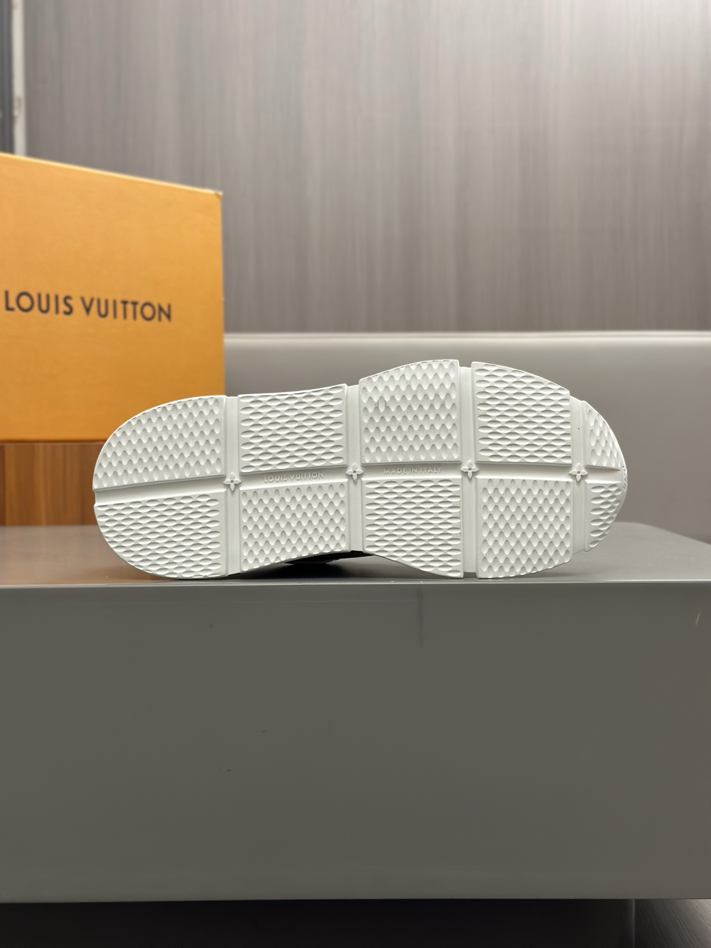 Louis Vuitton Trainer Sneakers: Iconic Design, Premium Quality (Sizes 39-44) 8 i1742542837297 9866 0 6