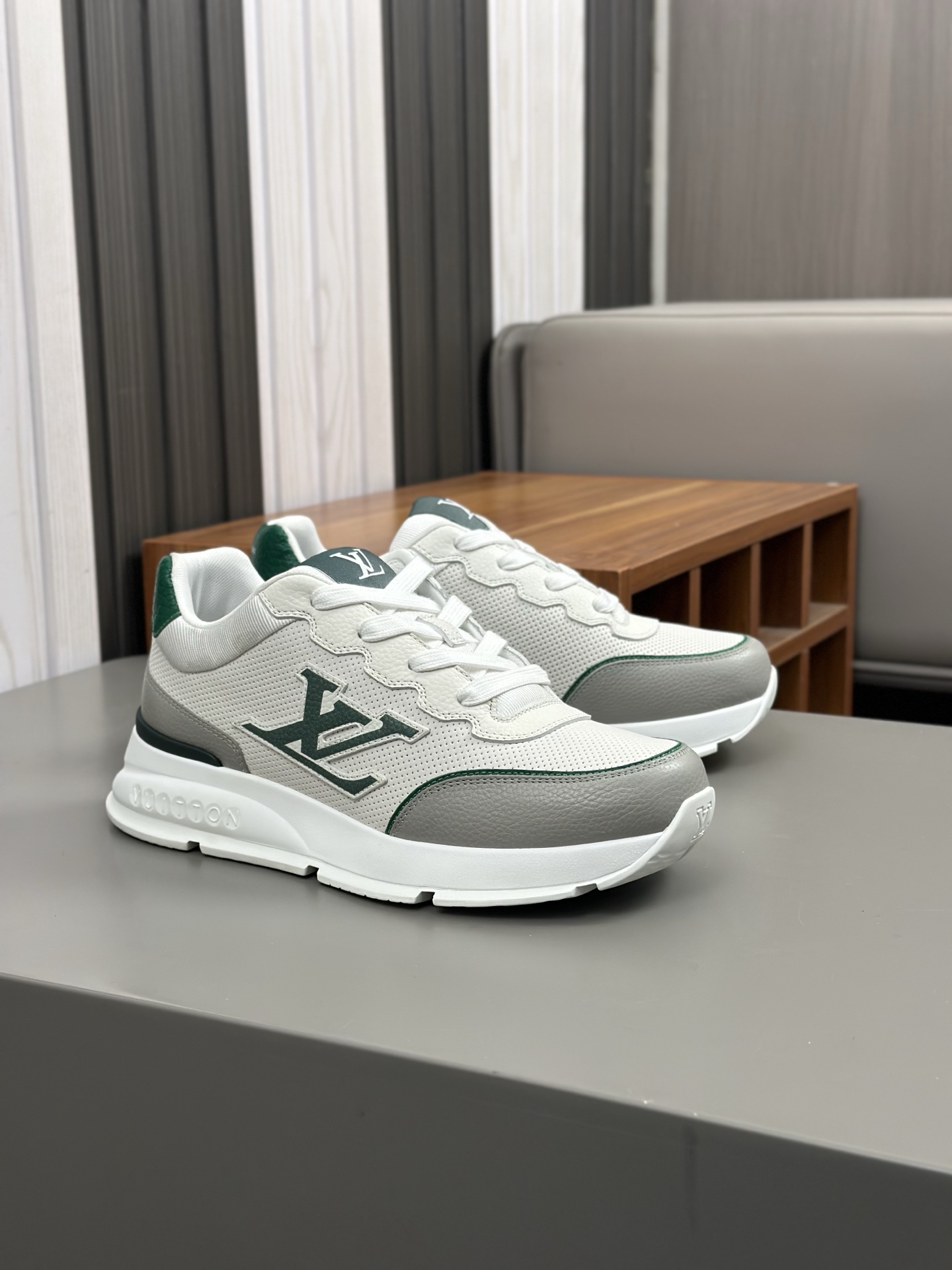 Louis Vuitton Trainer Sneakers: Upgraded Quality, Stylish Design, Limited Edition 5 i1742544034377 4319 0 3