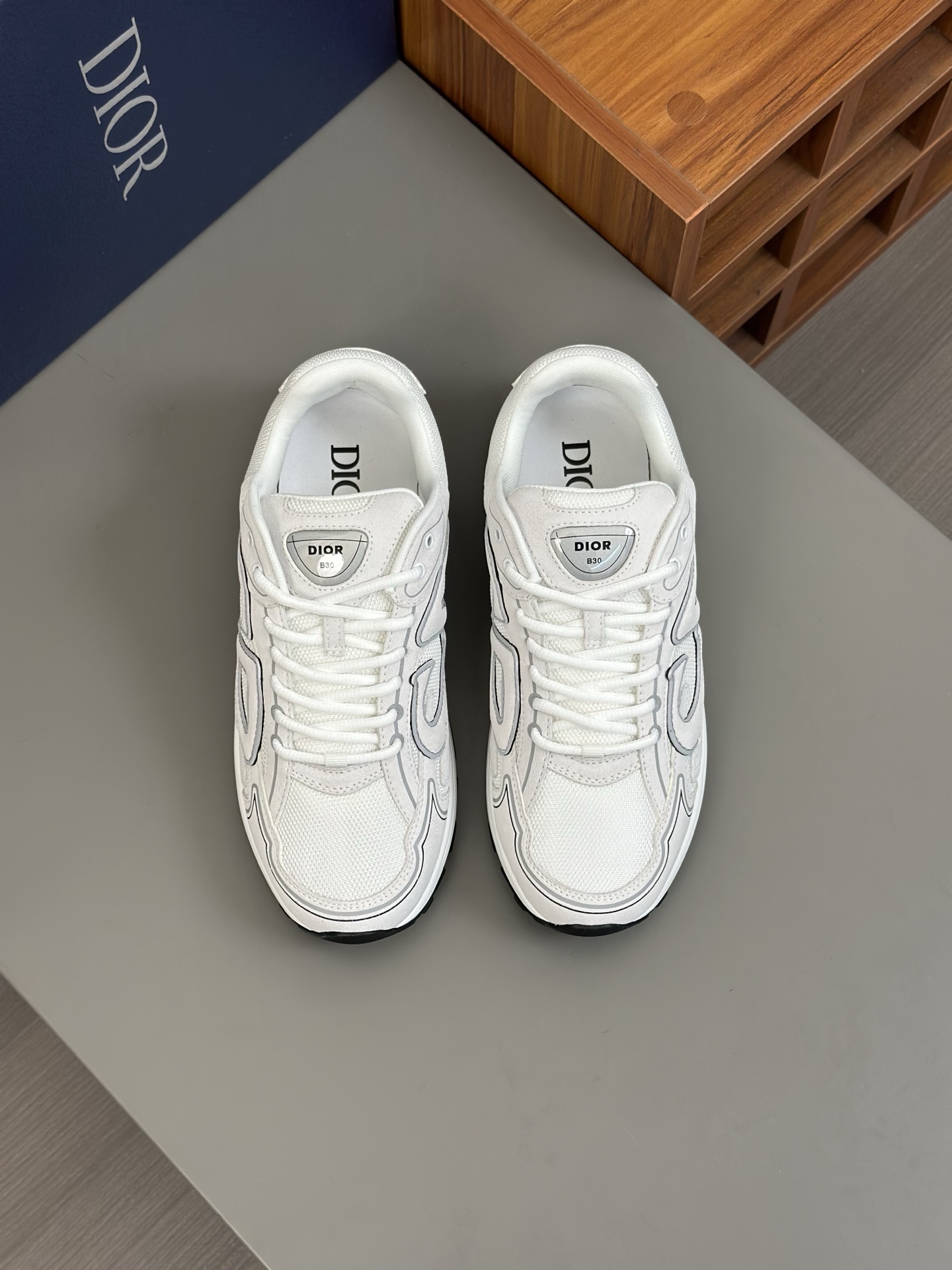 NO:275032,D Top Purchase Di Street B30 hits super popular sports, new product counters synchronize, upper Italian original imported cowhide breathable mesh fabric matching, trendy experts must have, complex craftsmanship perfect reproduction Imported soft mesh fabric pads, original sole factory special original sole, exclusive activity molding sole super comfortable, original order goods, high quality, can enter and exit the counter at will, welcome to compare, women's size 35-39 men's size 38-45 (can be ordered 46 47),, cowhide19860909D 顶级代购 迪 炸街情侣B30爆款超人气运动,新品专柜同步,鞋面意大利原版进口牛皮透气网布面料搭配,潮达人必备,复杂工艺完美复刻 进口柔软网布里垫,鞋底原厂特供原版底,独家活动成型底超级舒适,原厂跟单货,高品质,可随意进出专柜,欢迎对比,女码35-39 男码38-45（可订46 47）,,cowhide,Men's shoes