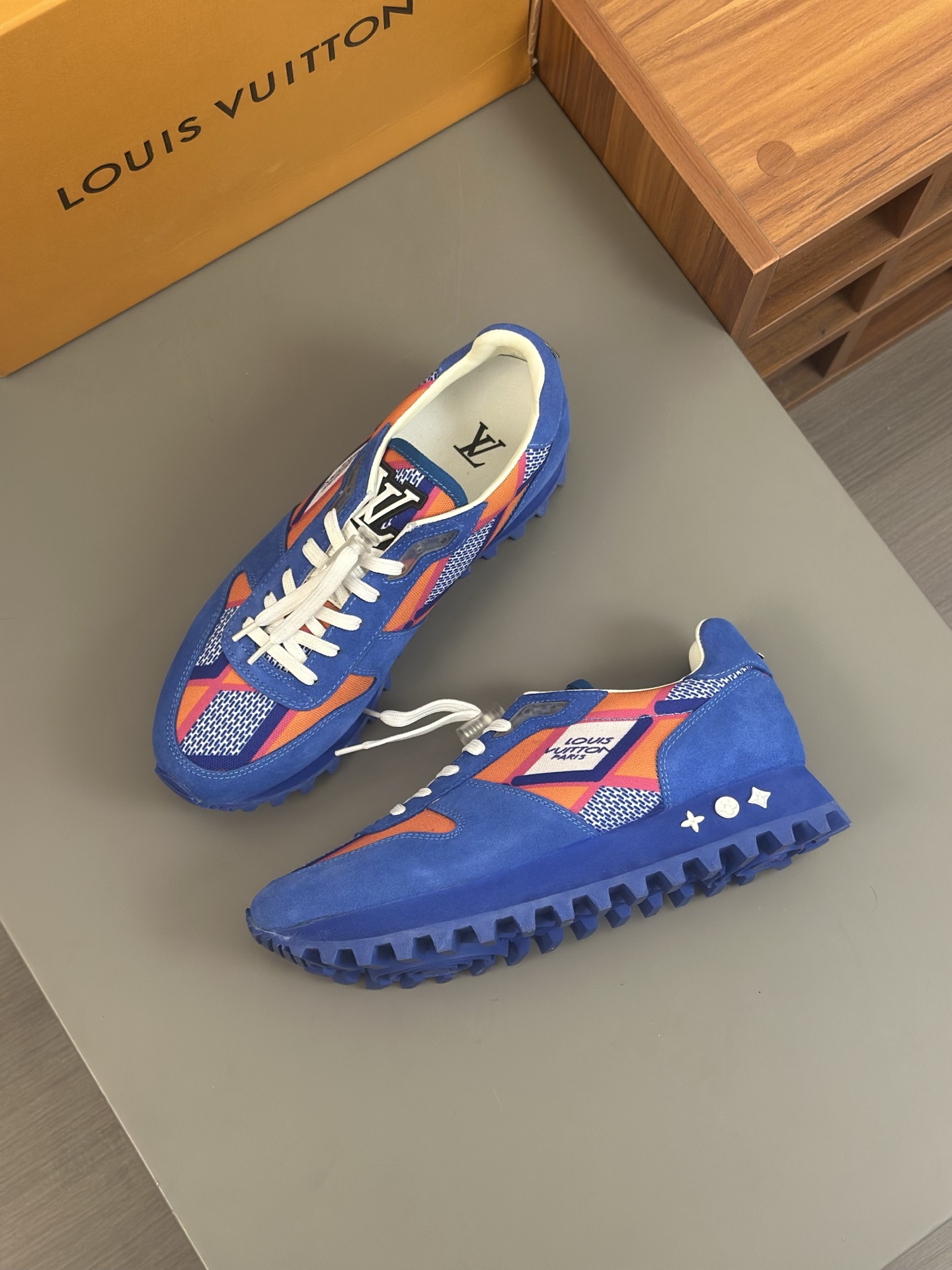 Louis Vuitton Men's Blue Leather and Printed Fabric Casual Sneakers 3 i1742765896107 9215 0 1