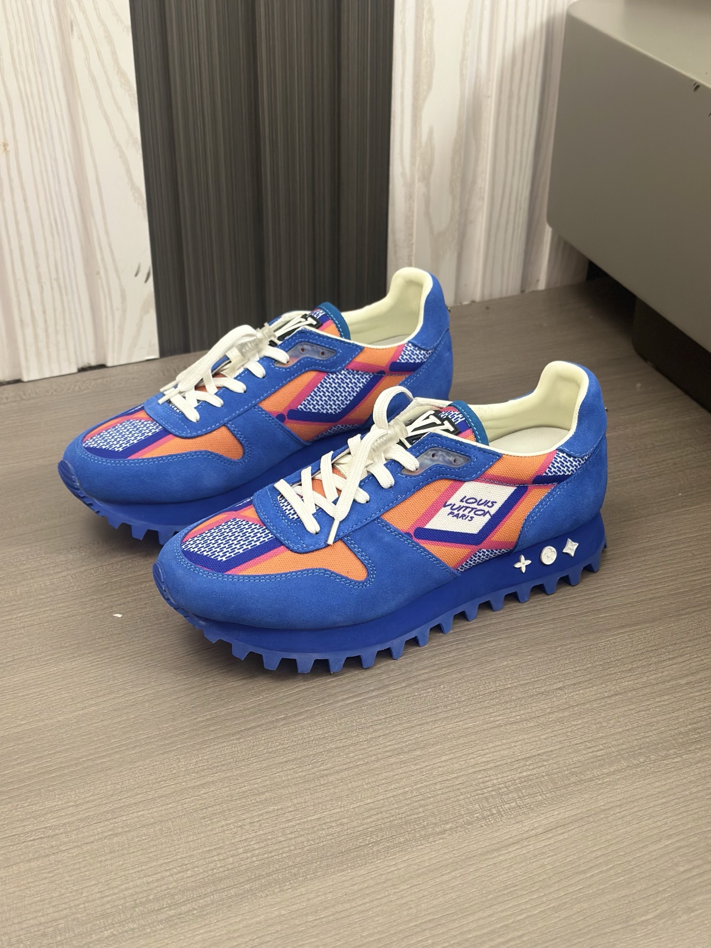 Louis Vuitton Men's Blue Leather and Printed Fabric Casual Sneakers 6 i1742765898004 1418 0 4