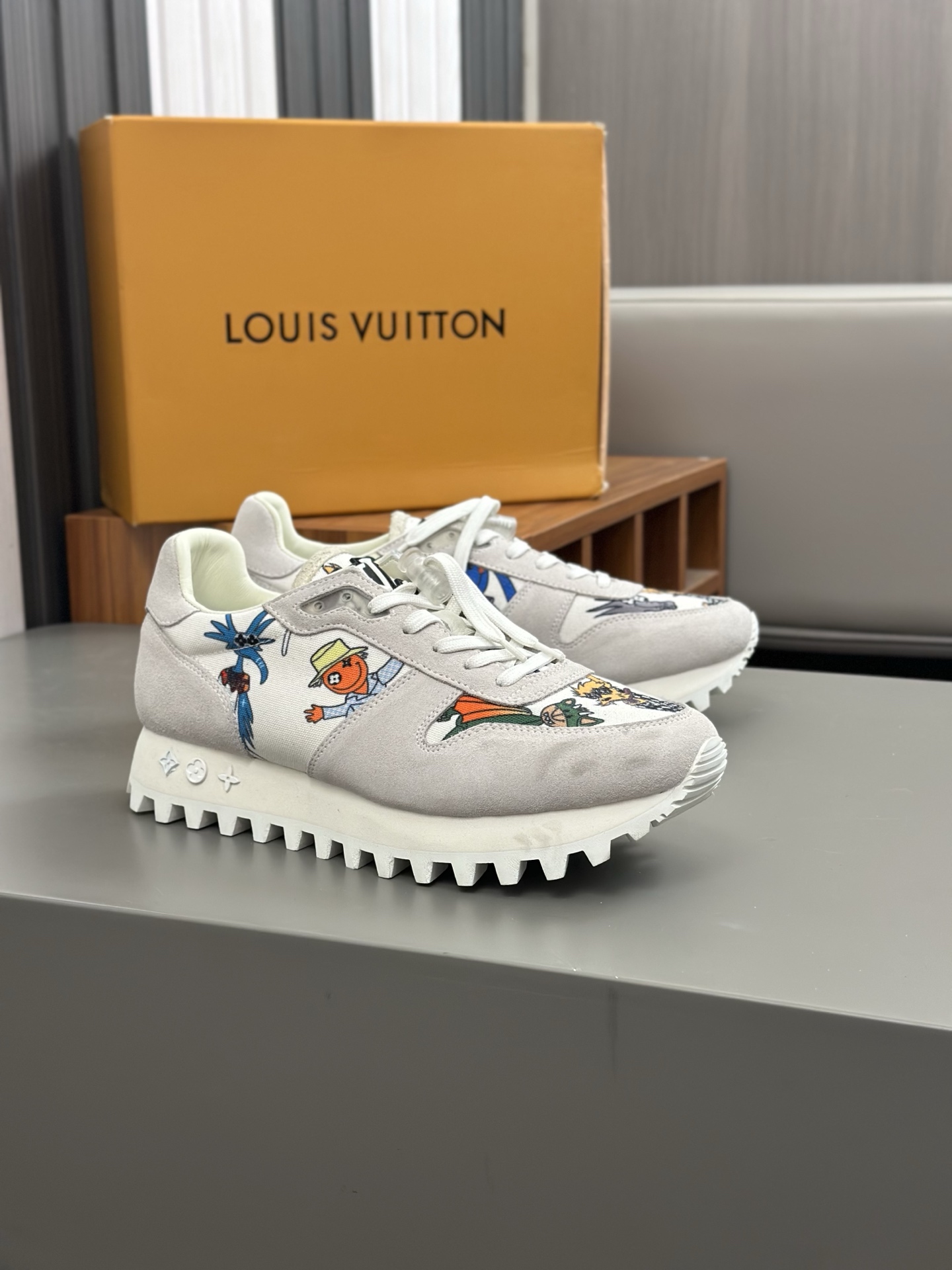 Louis Vuitton Men's Casual Sneakers: Italian Leather, Stylish Print Design 5 i1742766089992 50 0 3