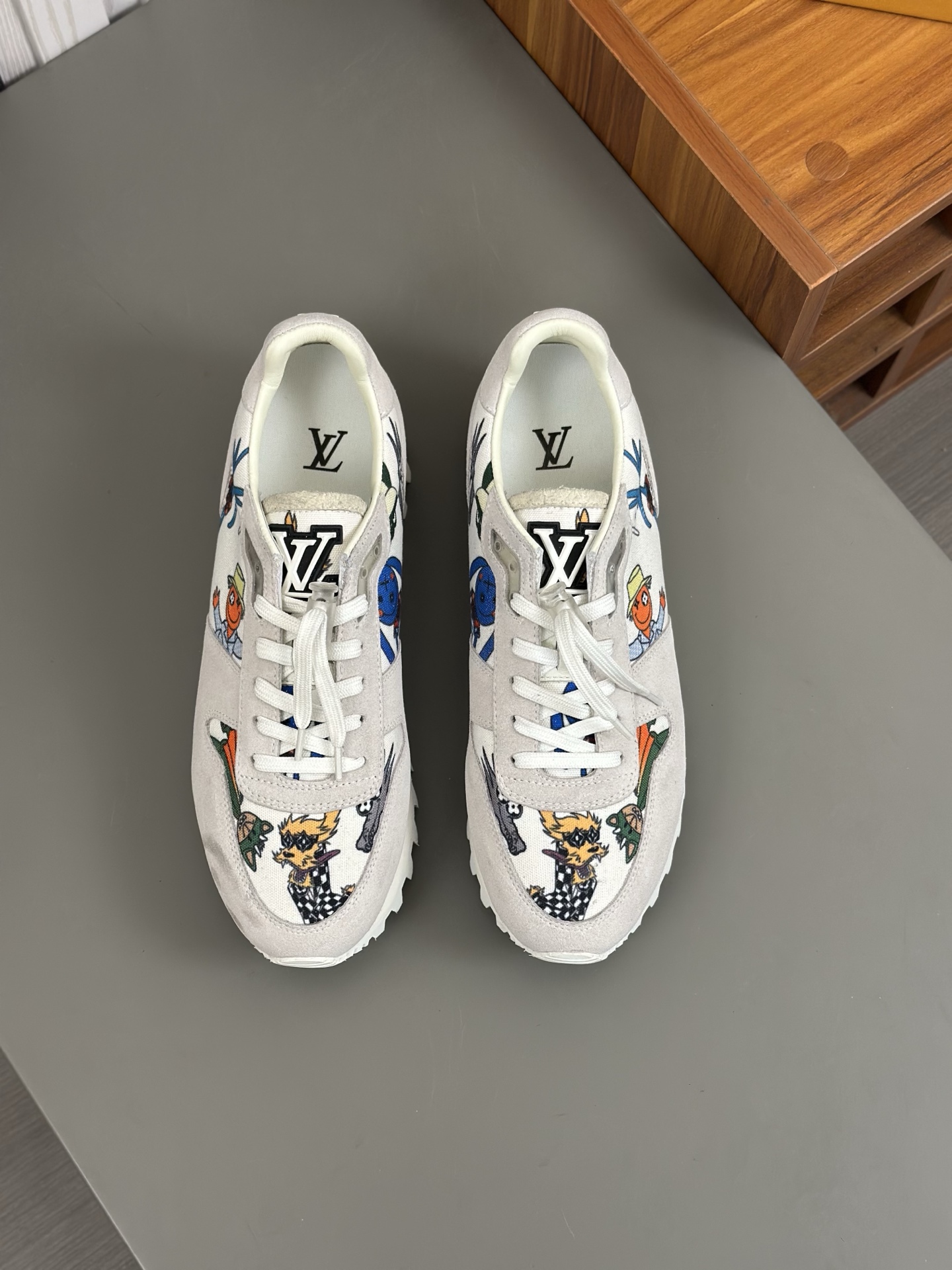 Louis Vuitton Men's Casual Sneakers: Italian Leather, Stylish Print Design 2 i1742766091361 8629 0 0