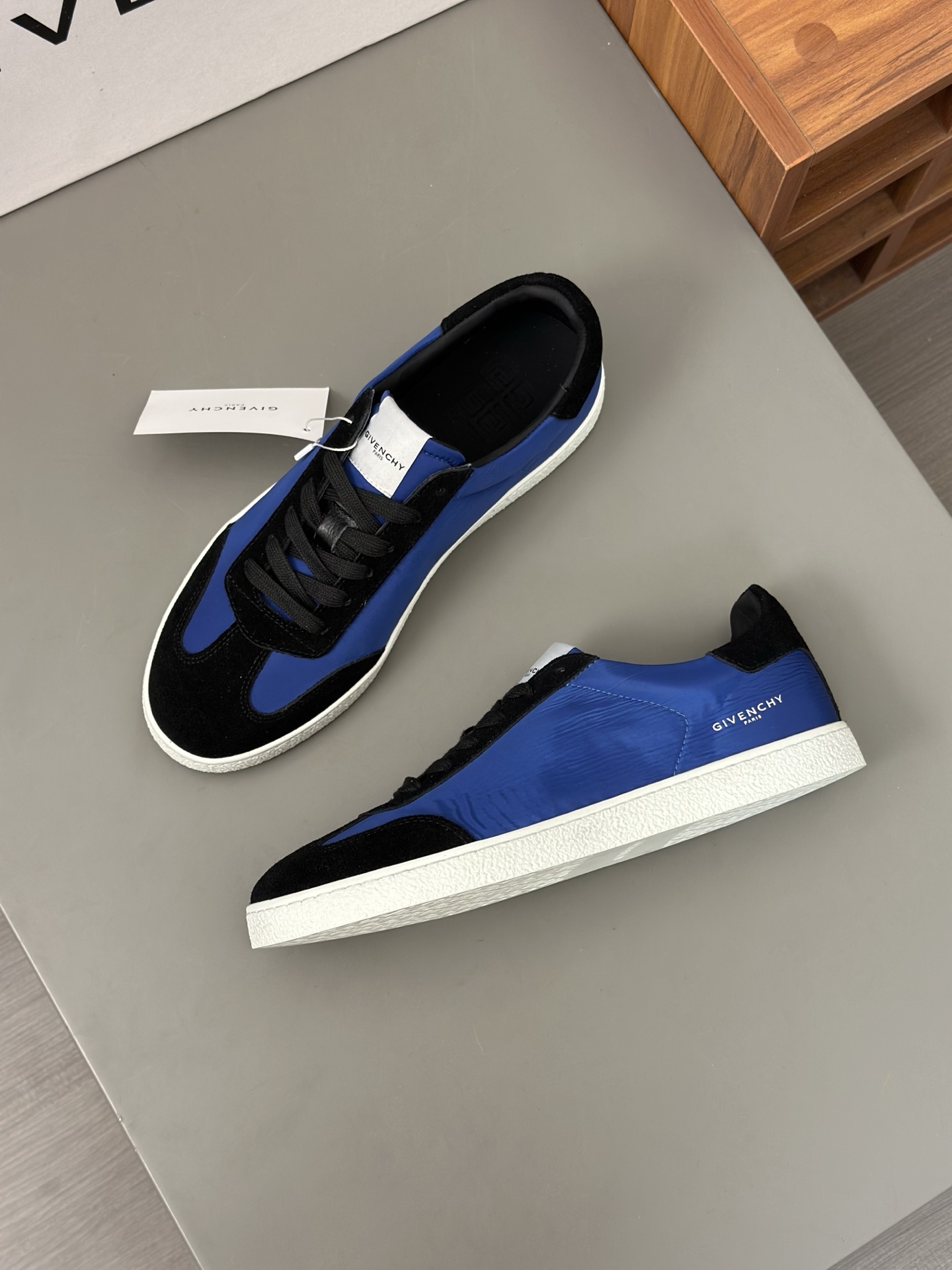 Givenchy Men's Low-Top Casual Sneakers - Breathable Canvas, Stylish & Versatile 3 i1742766531304 5186 0 1